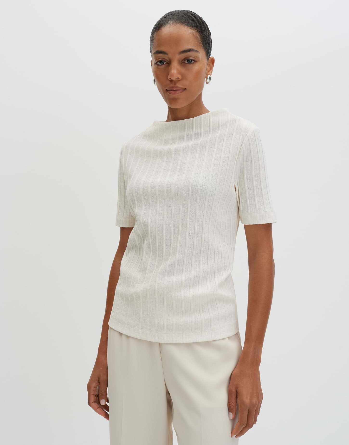 someday Kurzarmshirt Ketlina aus Rippjersey Funnel Neck und Halbarm für cleane Looks