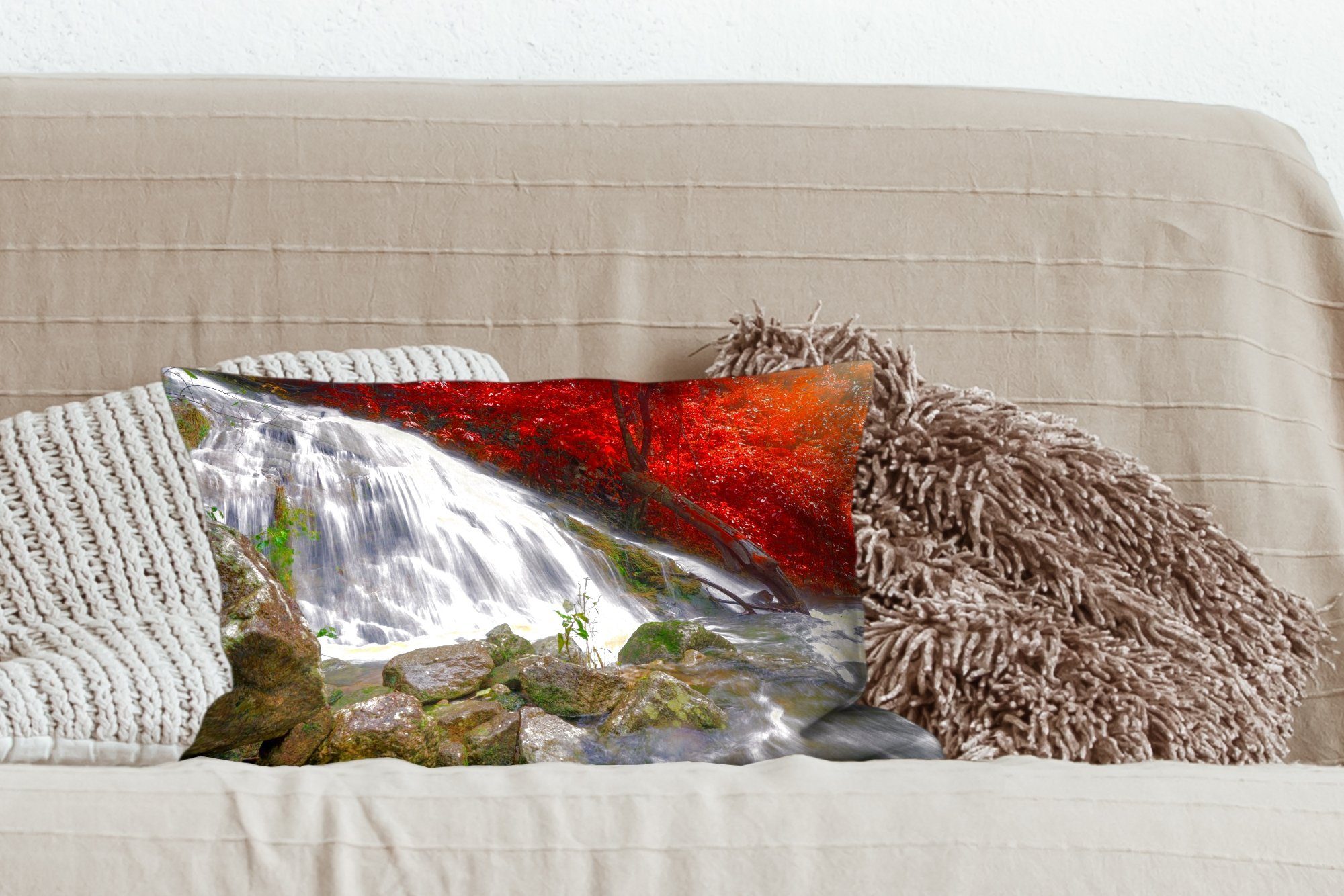 Dekokissen Dekoration, Zierkissen, Füllung, - mit Wasserfall Wohzimmer Schlafzimmer Herbst, MuchoWow Dekokissen Felsen - Wasser -