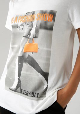 Aniston SELECTED T-Shirt mit topmodischem Print "every day is a fashion show"- NEUE KOLLEKTION