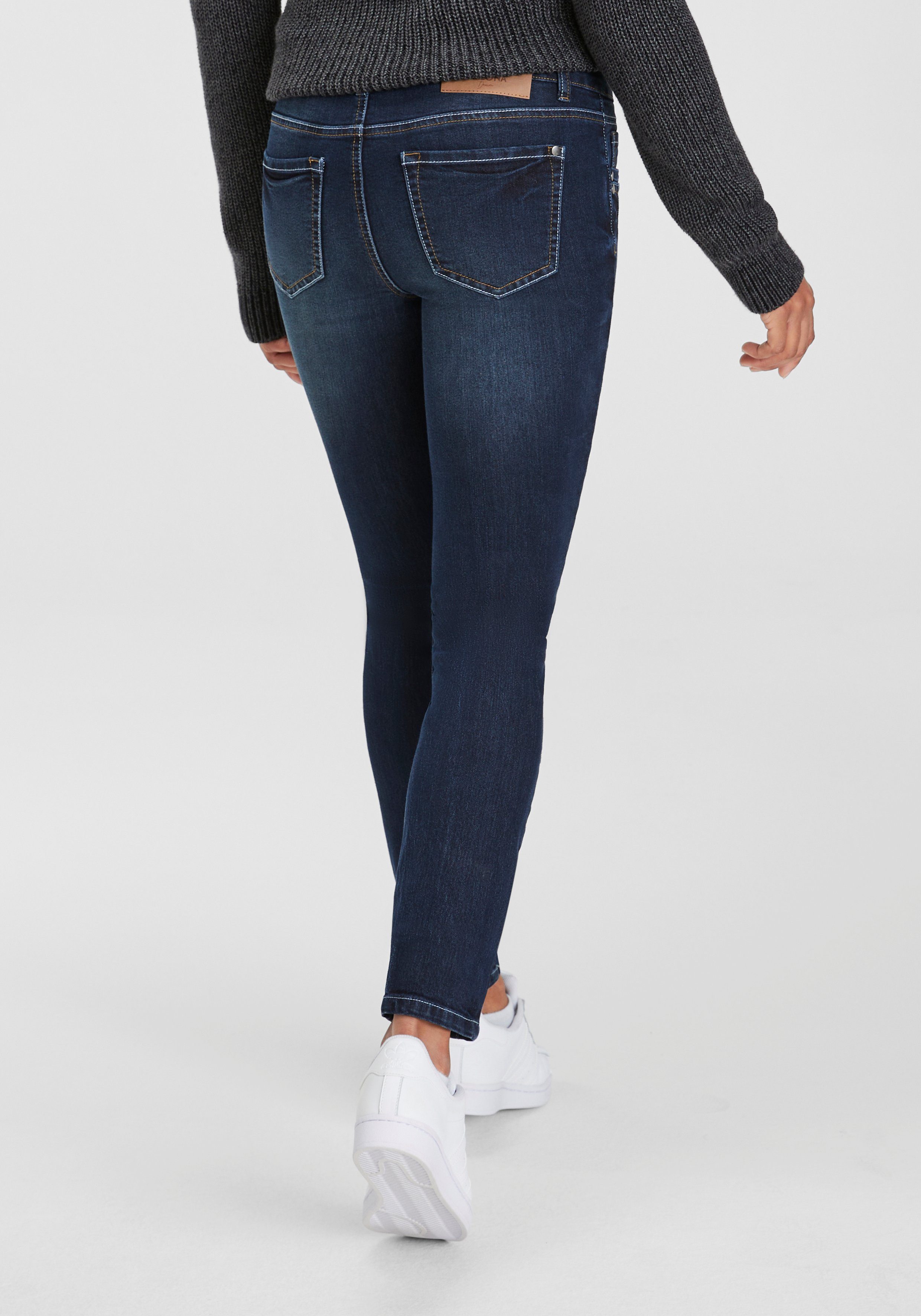 Arizona Röhrenjeans normale Leibhöhe, kontrastfarbene Details, günstig online kaufen