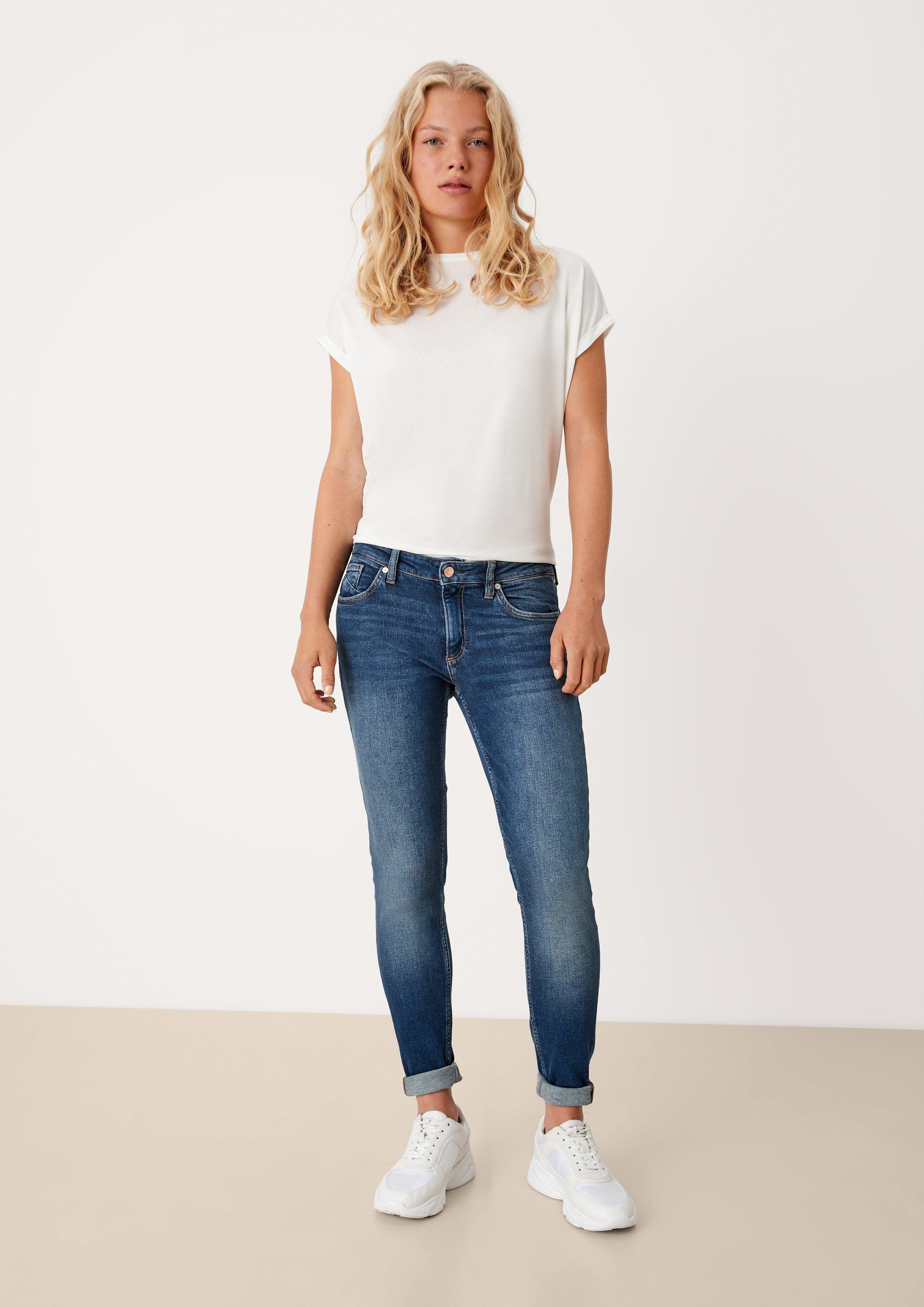 Q/S by s.Oliver Stoffhose Jeans Catie / Slim Fit / Mid Rise / Slim Leg  Label-Patch, Waschung