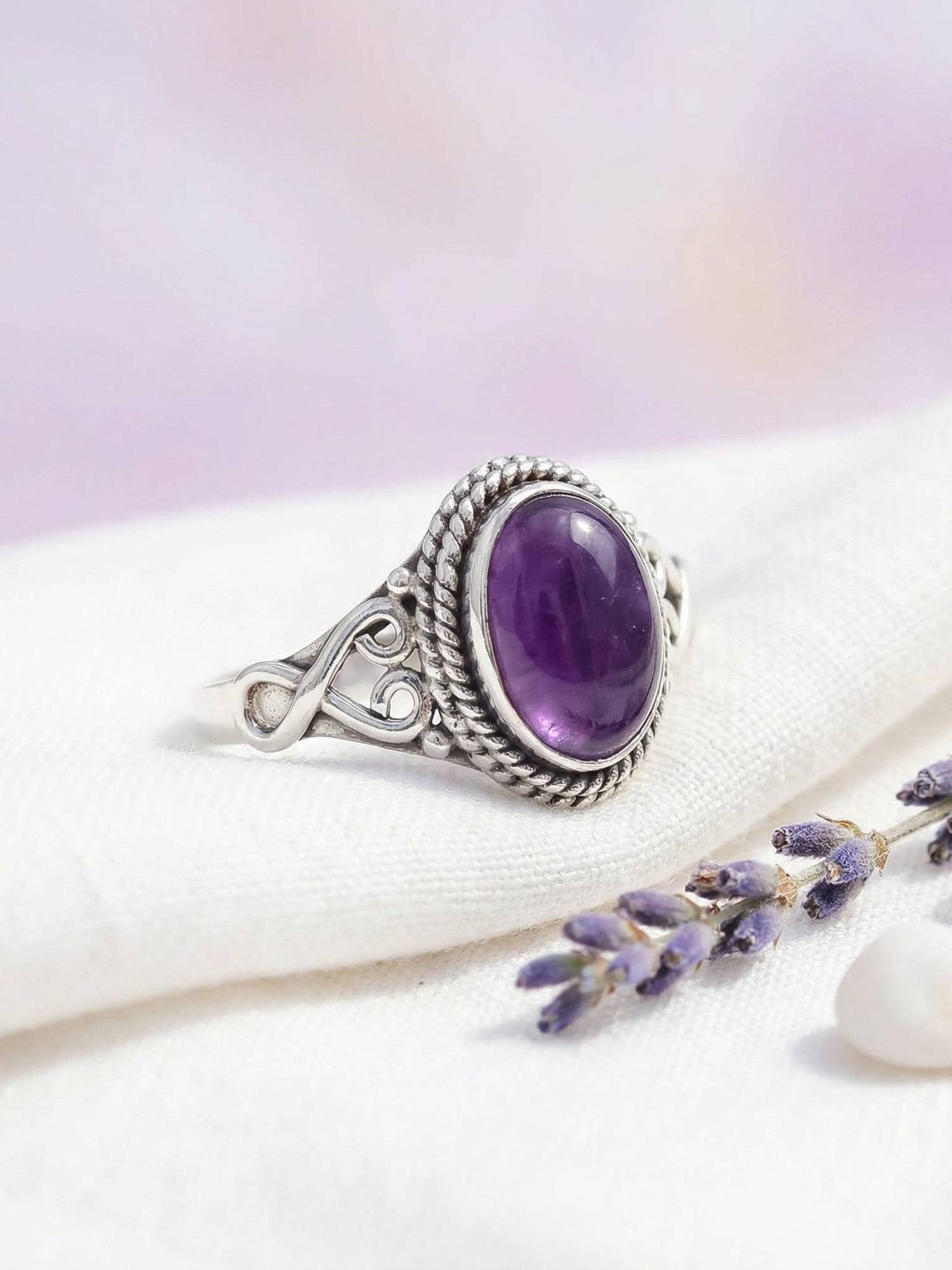 mantraroma Silberring BAGHIMI oval aus 925 Silber mit Amethyst (Ring mit Schmuckbeutel), Damenring aus 925er Silber