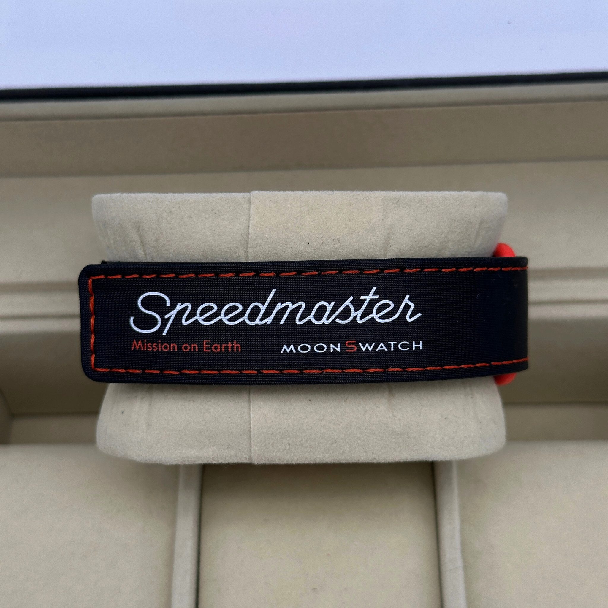 Swatch Chronograph Swatch Omega Moonswatch Mission on Earth Lava SO33O100 Mission on Earth Lava, Moonswatch