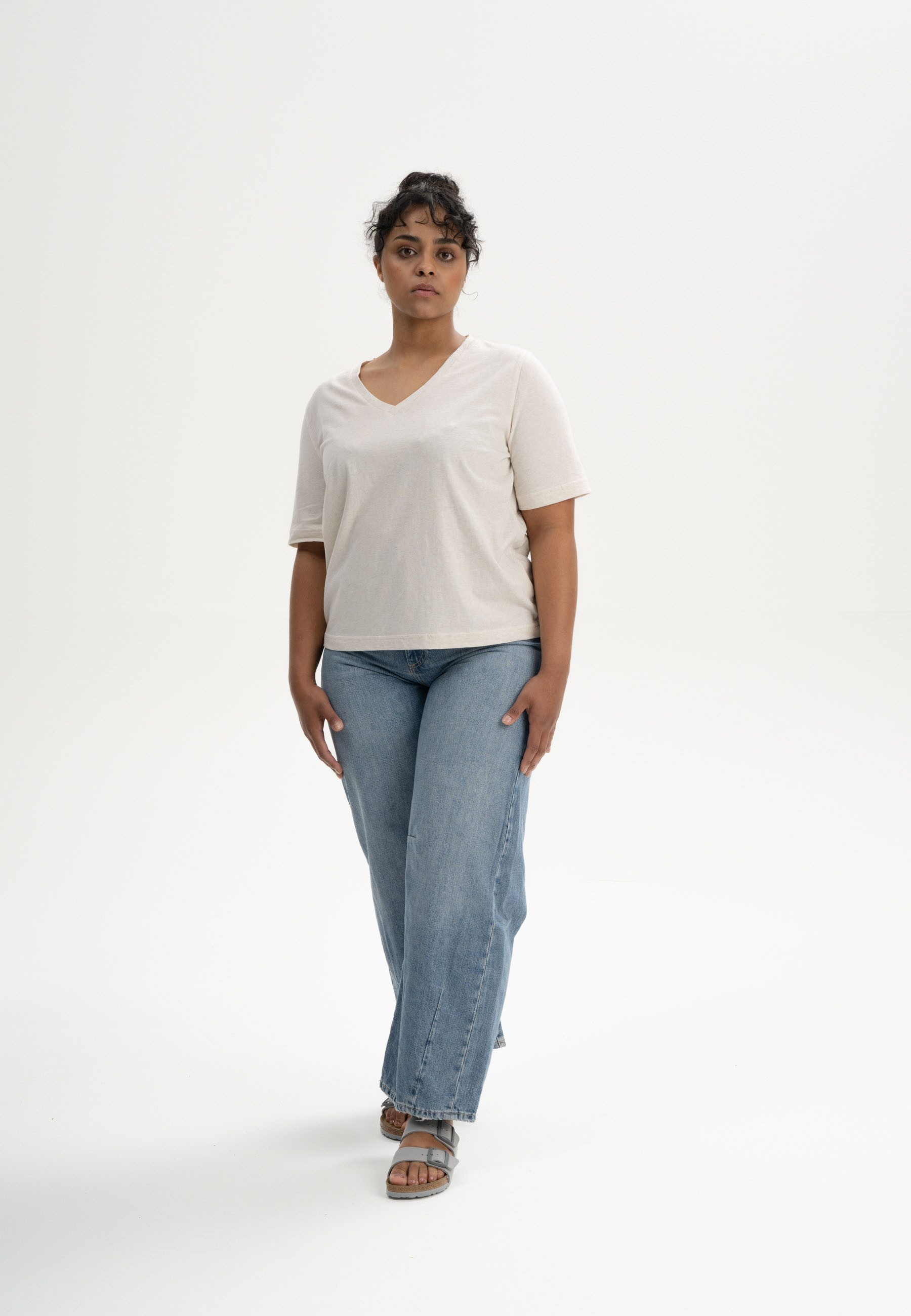 MELA Kurzarmshirt V-Neck T-Shirt Style ANKITA Kragen aus Single Jersey