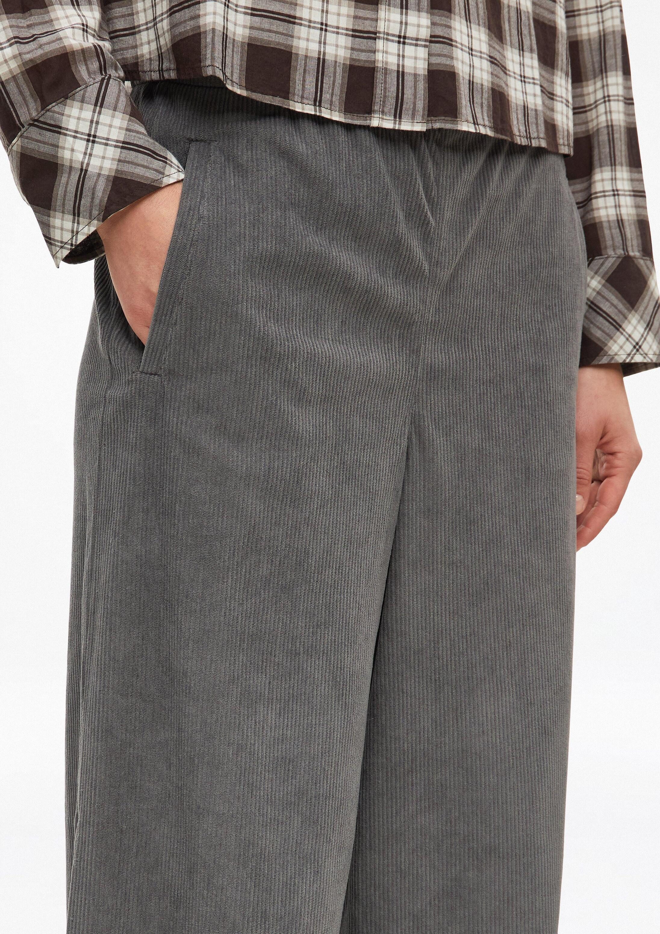 s.Oliver Chinos Hose Weiche Cordhose mit Barrel Leg – Bild 4 von 5