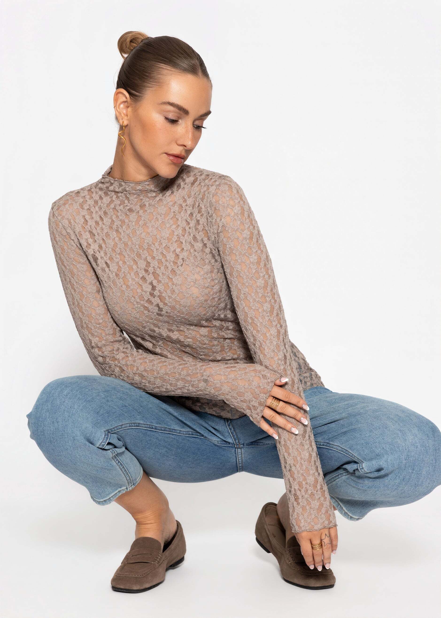 SASSYCLASSY Langarmshirt Langarmshirt aus Spitze für Damen Leicht transparentes Top mit Stehkragen in figurbetontem Schnitt – Bild 4 von 5