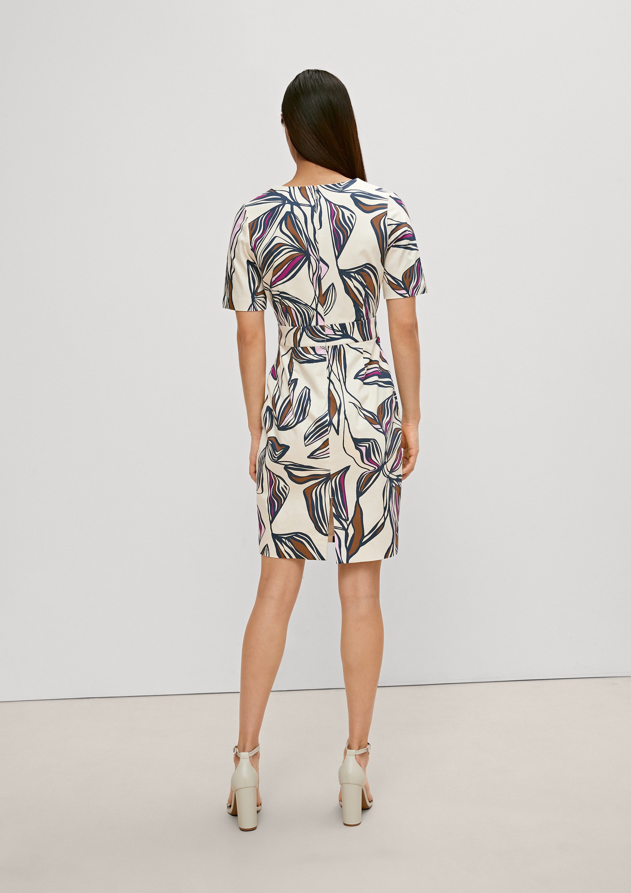 comma Minikleid Kleid Etuikleid mit floralem Muster