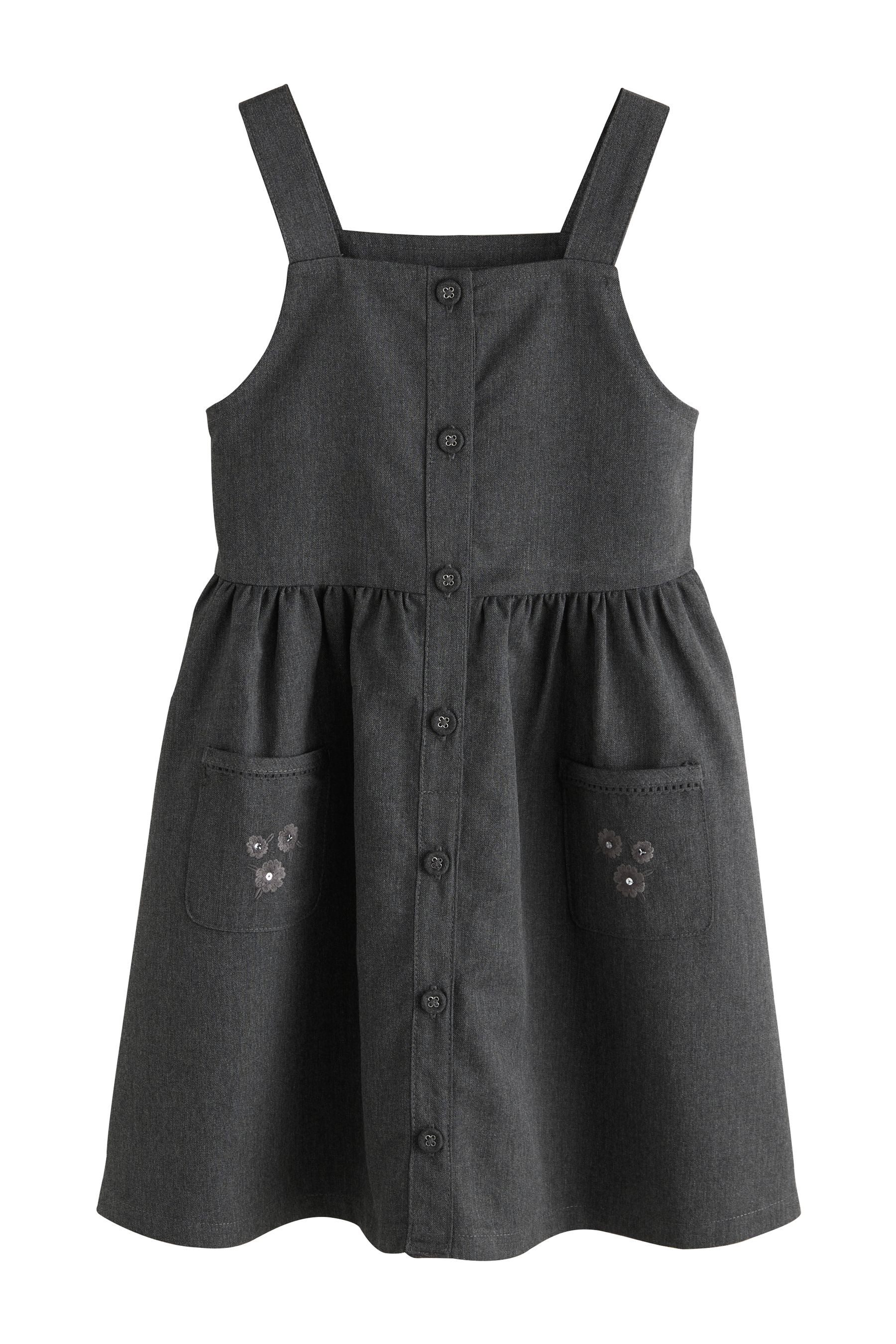 Latzkleid Geknöpftes Latzkleid für die Schule mit Stickerei