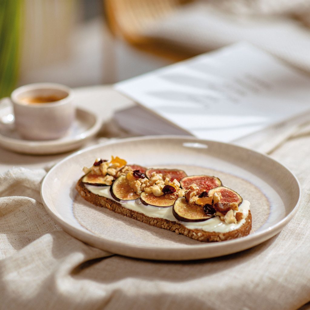like. by Villeroy & Boch Frühstücks-Geschirrset Perlemor Sand (6-tlg), 2 Personen, Fine China-Porzellan, Made in Germany, Fine China Porzellan