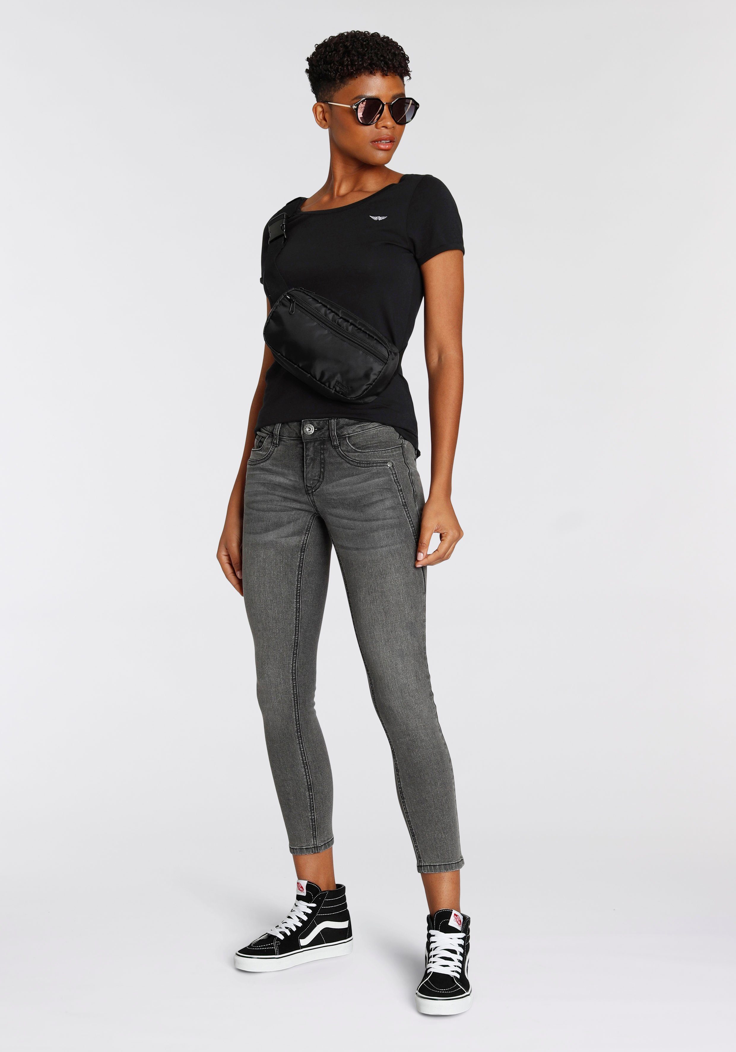Arizona 7/8-Jeans mit Keileinsätzen extra-enger Schnitt, Used-Look-Waschung, niedrige Leibhöhe – Bild 2 von 5