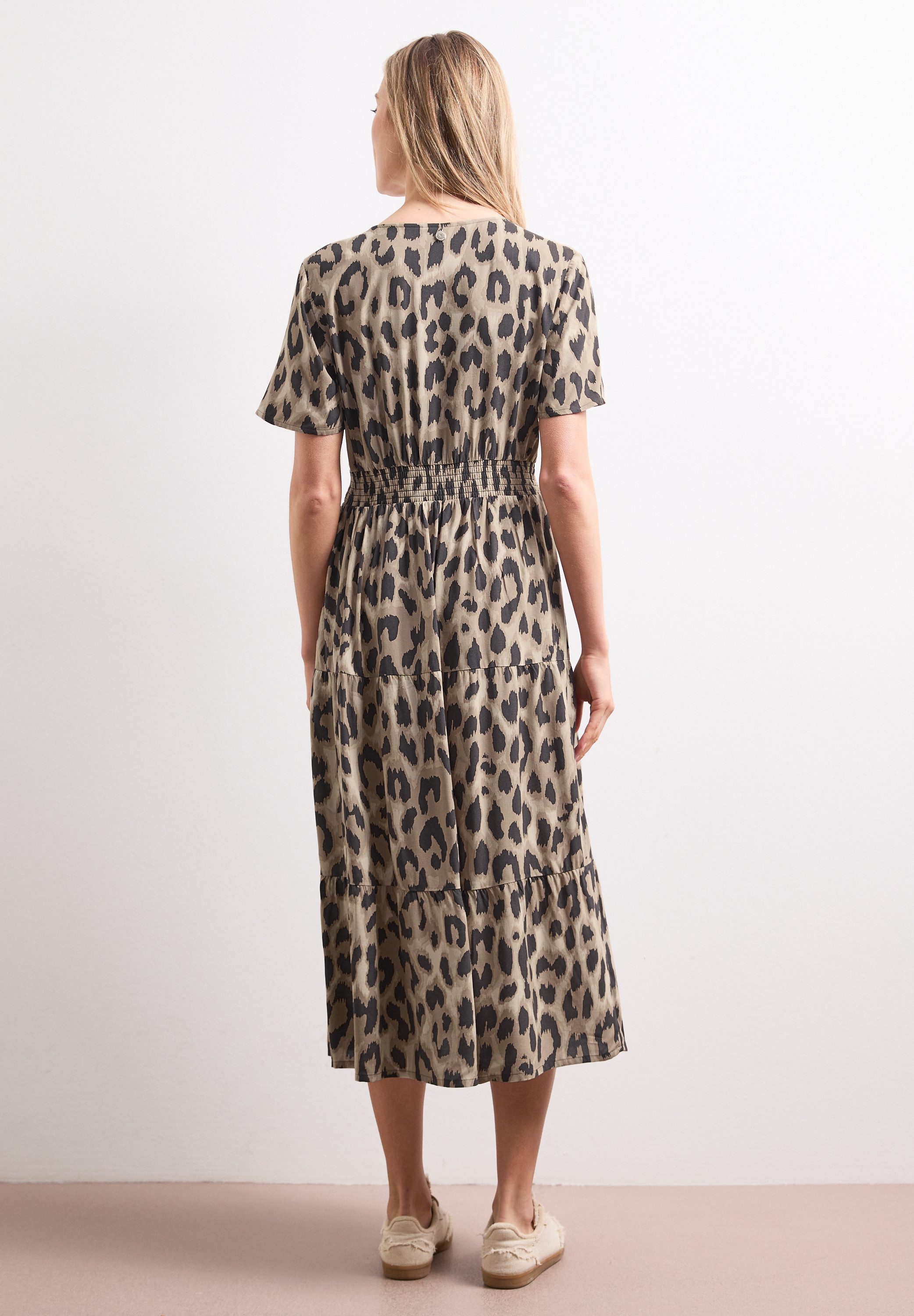 STREET ONE Midikleid Sommerkleid mit Print und Smok-Detail/Floralem Muster