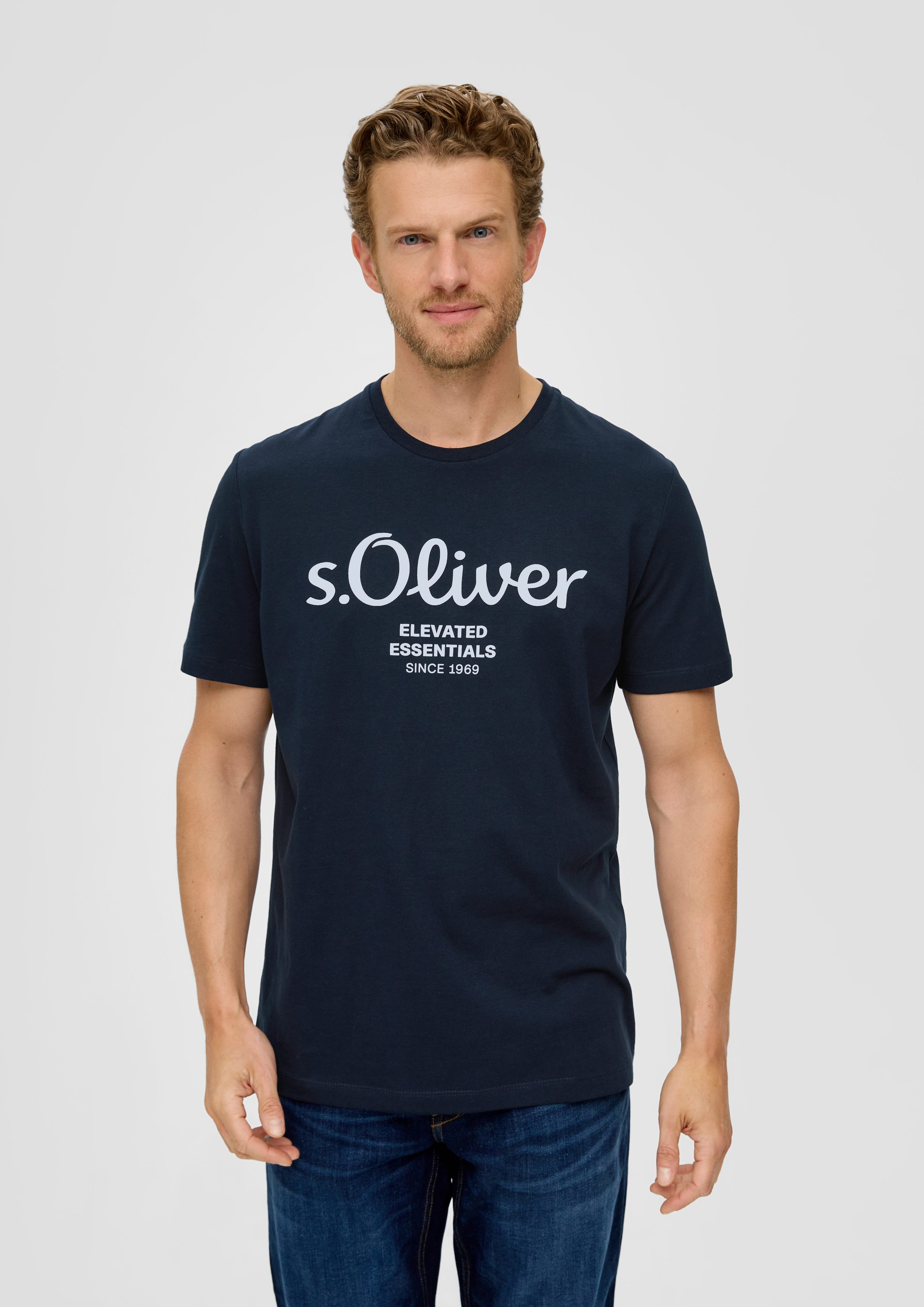 s.Oliver Kurzarmshirt Baumwoll-T-Shirt mit Logo-Print Artwork günstig online kaufen