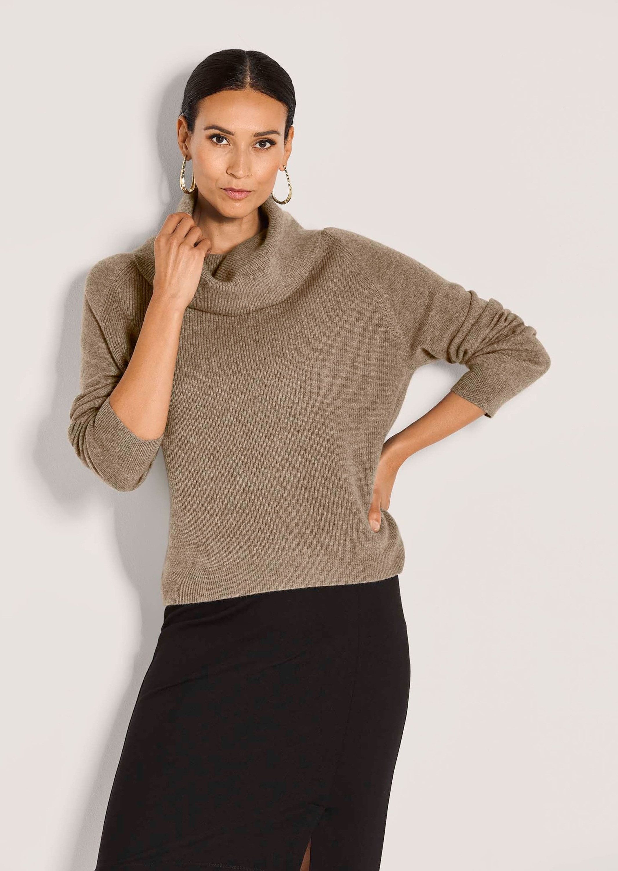 MADELEINE Strickpullover Zeitloser Wollpullover mit Capuchon-Kragen günstig online kaufen