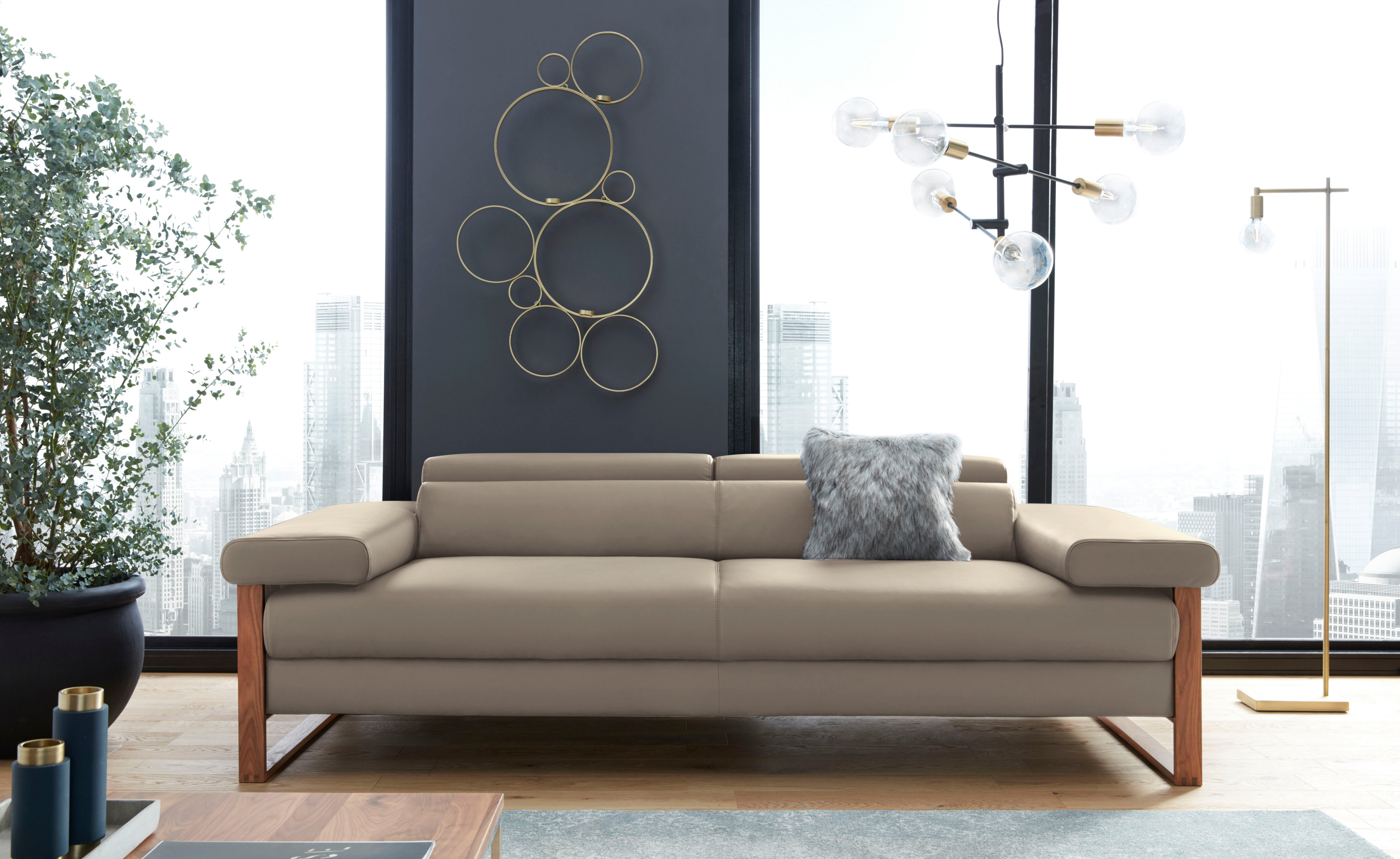 W.SCHILLIG 2,5-Sitzer finn, German Design Award 2016, Fußgestell Nussbaum natur, Breite 230 cm