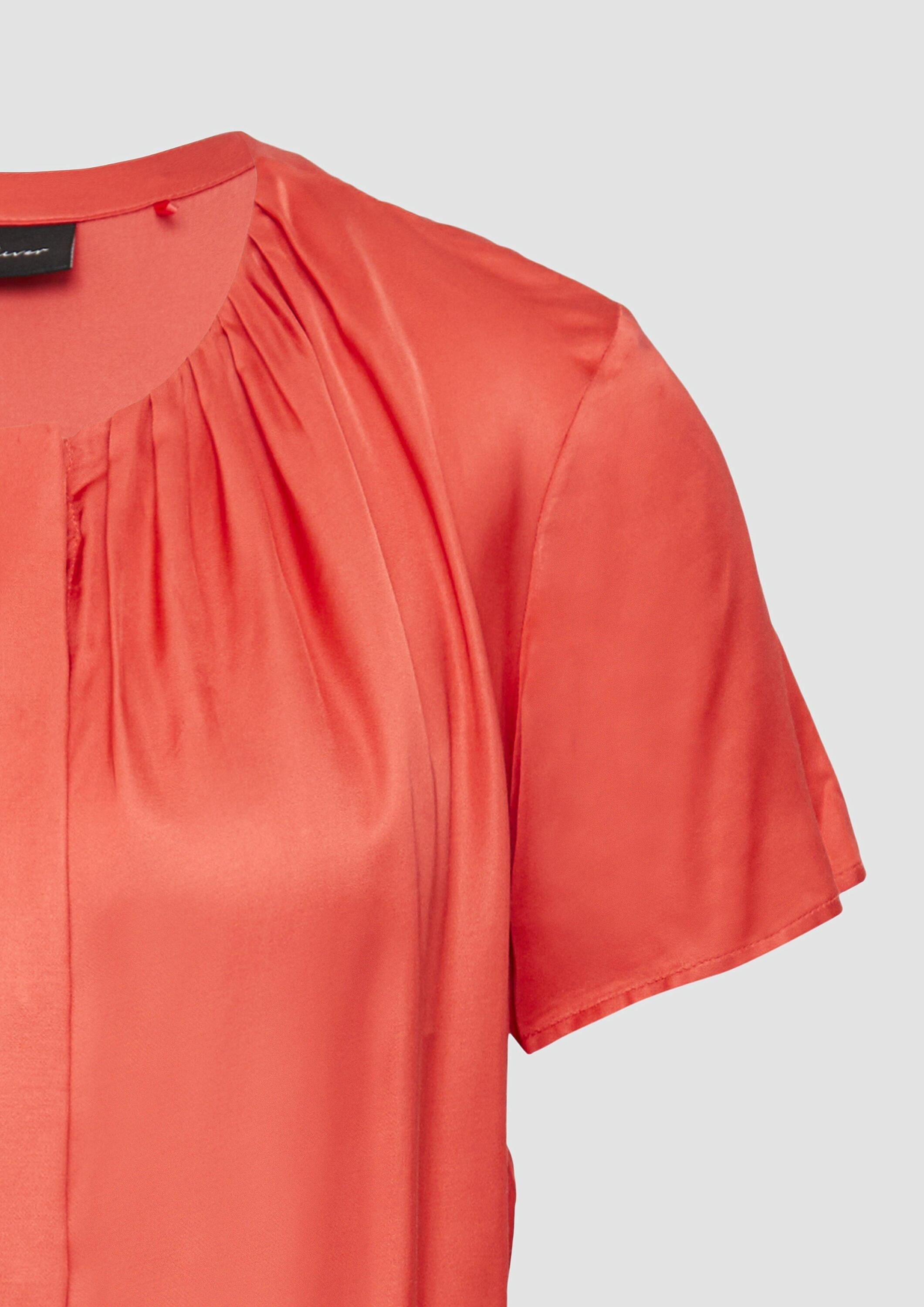 s.Oliver Kurzarmbluse Bluse Satinbluse aus Viskose mit verdeckter Knopfleiste