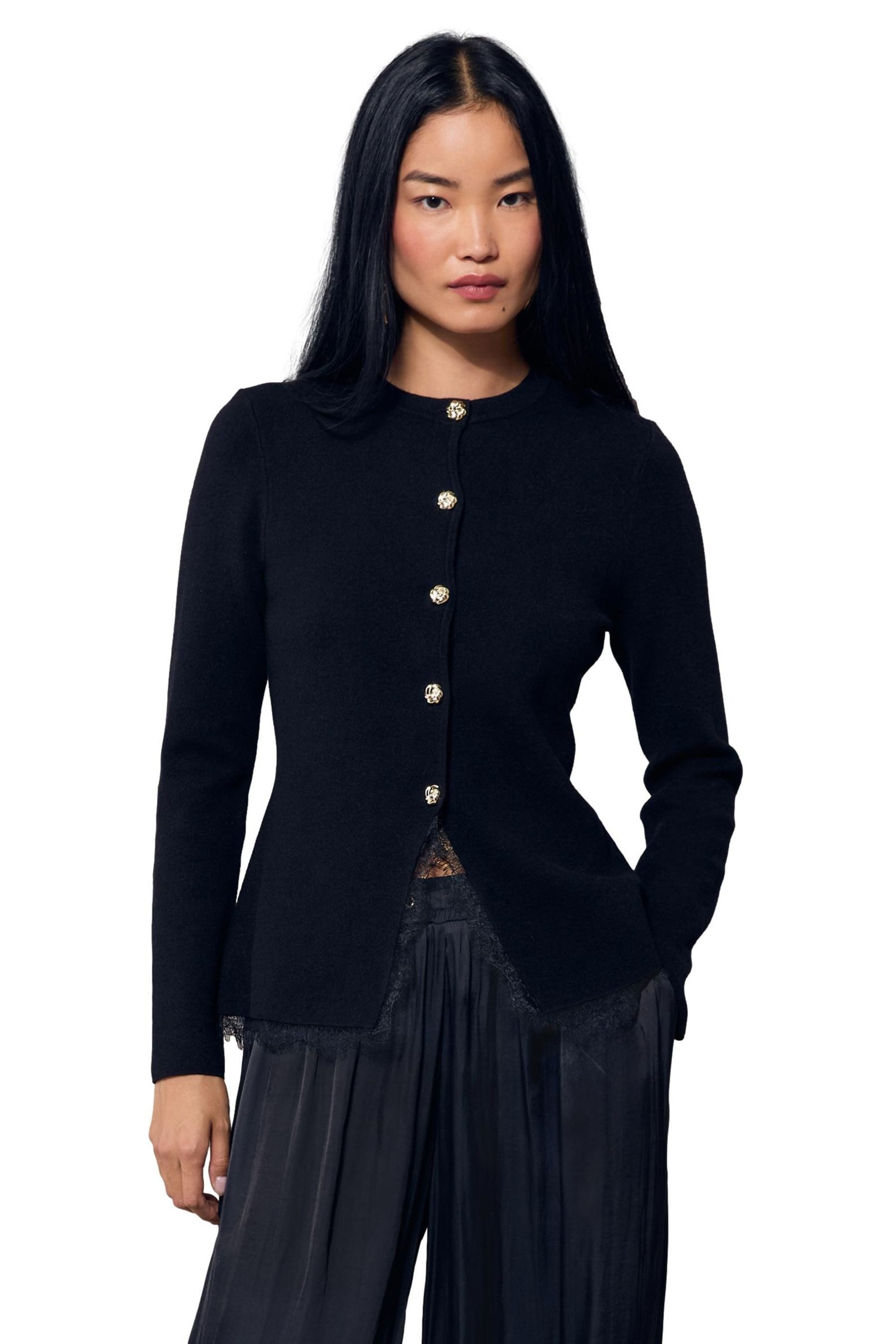 LIPSY Strickjacke Lipsy Lange Strickjacke mit Spitzendetail, Regular (1-tlg)