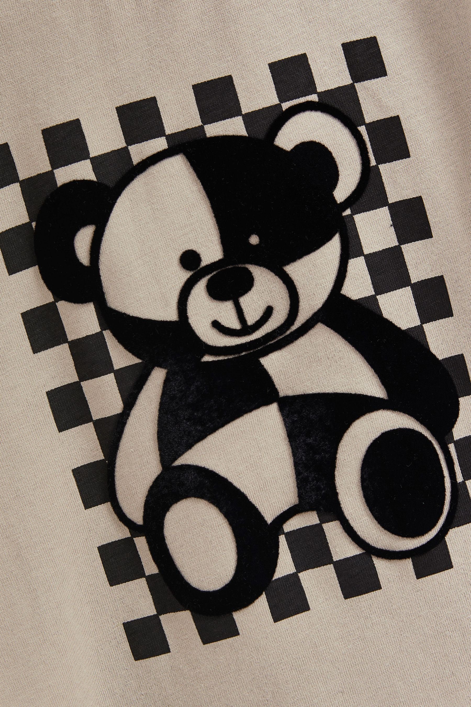 Next T-Shirt Kurzarm-T-Shirt mit Neutral Bear Checkerboard Figurenmotiv Cement (1-tlg)