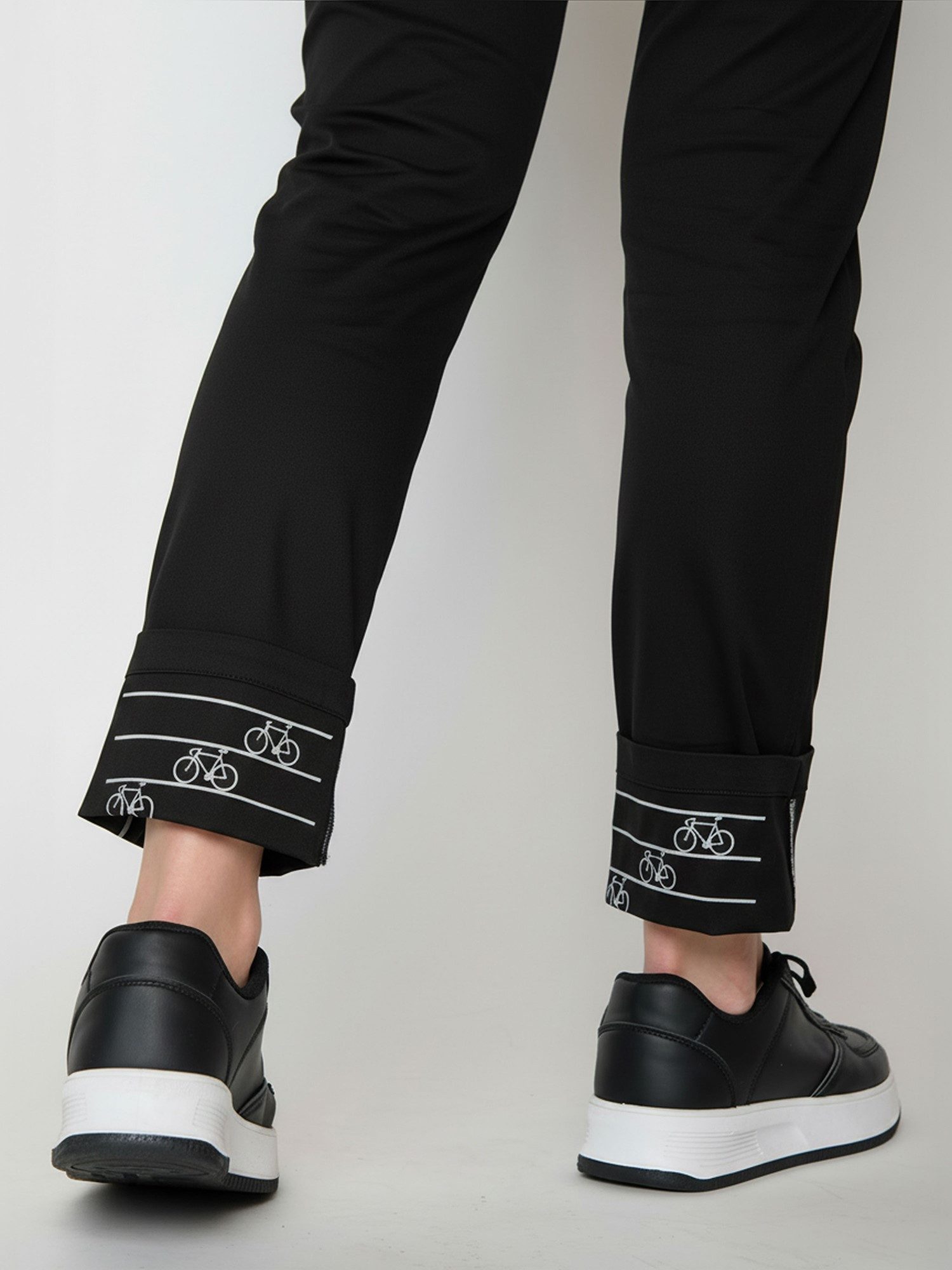 GreenBomb Chinos Splendid Basic Regular Fit Chino, innenliegende Gesäßtaschen, reflektierender Druck