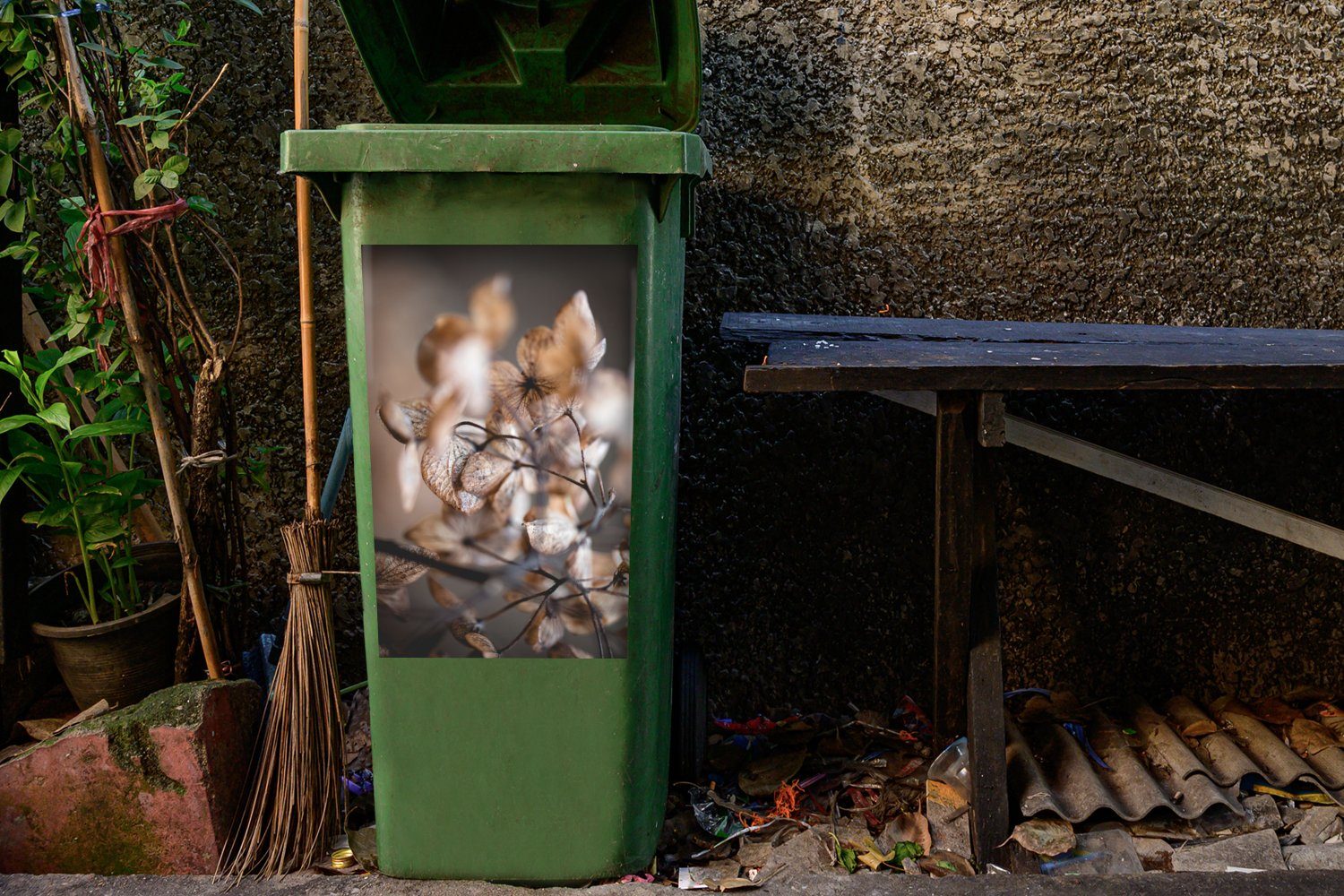 Makro Hortensie Container, Wandsticker - - Mülltonne, Abfalbehälter Stilleben (1 Mülleimer-aufkleber, MuchoWow St), Sticker,