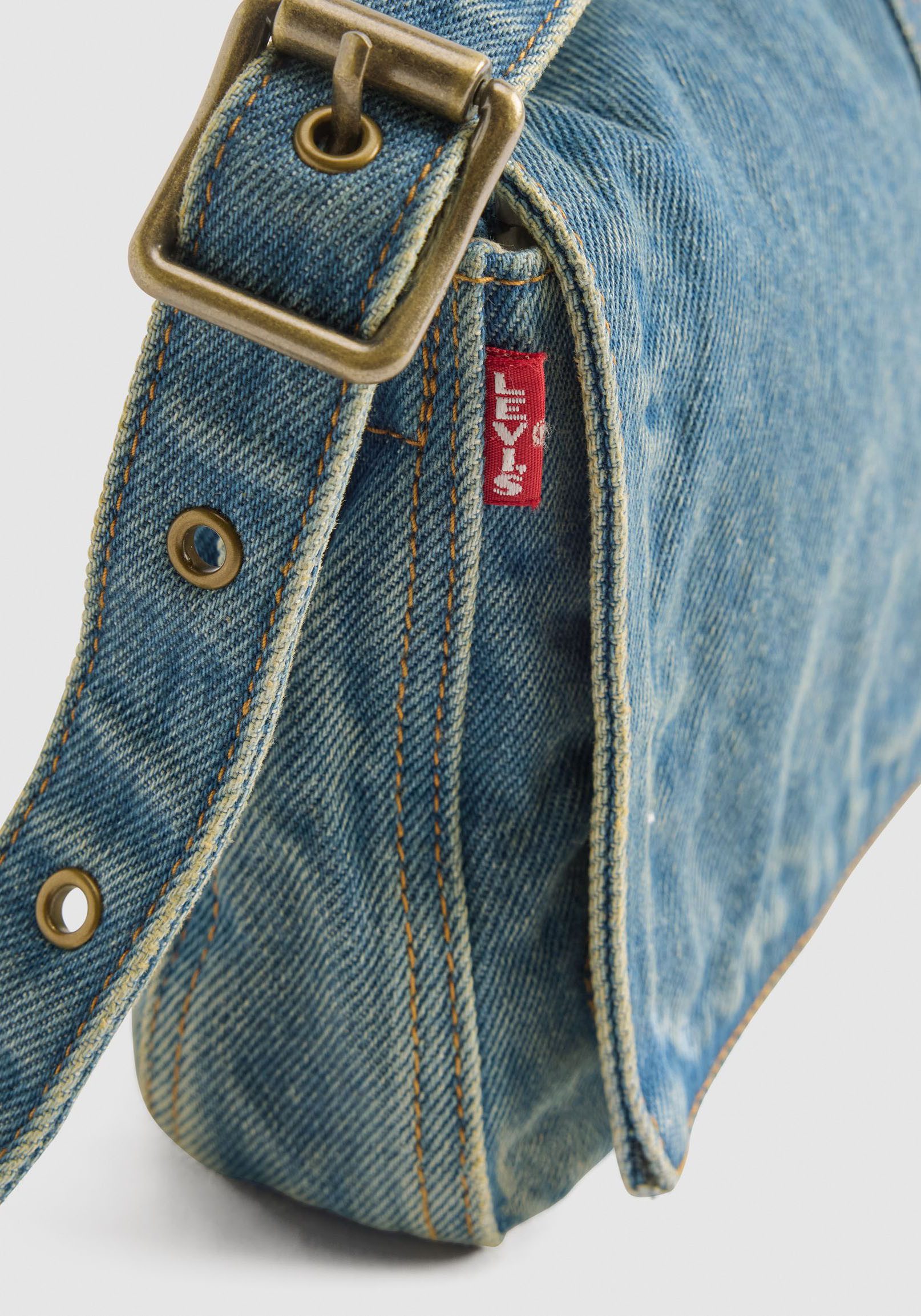 Levi's® Schultertasche, mit Ziernähten