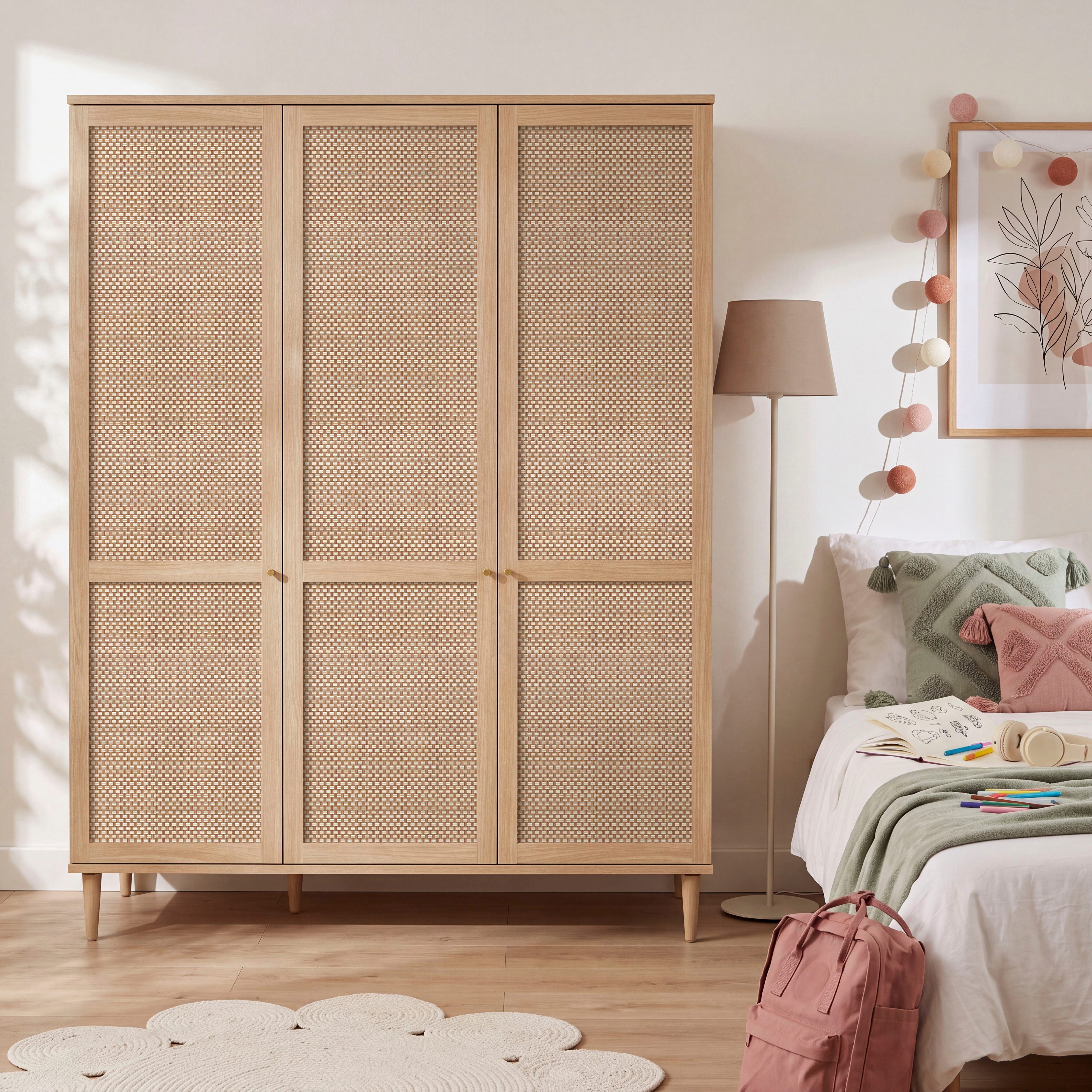 OTTO home Kleiderschrank ELLIAN mi tWiener Geflechtoptik und warmem Holzdekor Holzfüße, Metallgriffe, Made in EU, viel Stauraum, FSC® zertifiziert
