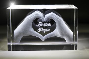 VIP-LASER Dekofigur 3D Glasquader I Herz aus Händen mit Gravur I Text: Bester Papa!, Hochwertige Geschenkbox, Made in Germany, Familienbetrieb