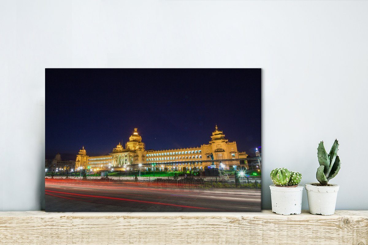 Eine OneMillionCanvasses® (1 St), Aufhängefertig, in Bangalore, Leinwandbild Wanddeko, 30x20 Leinwandbilder, Soudha Vidhana Wandbild cm goldfarbene