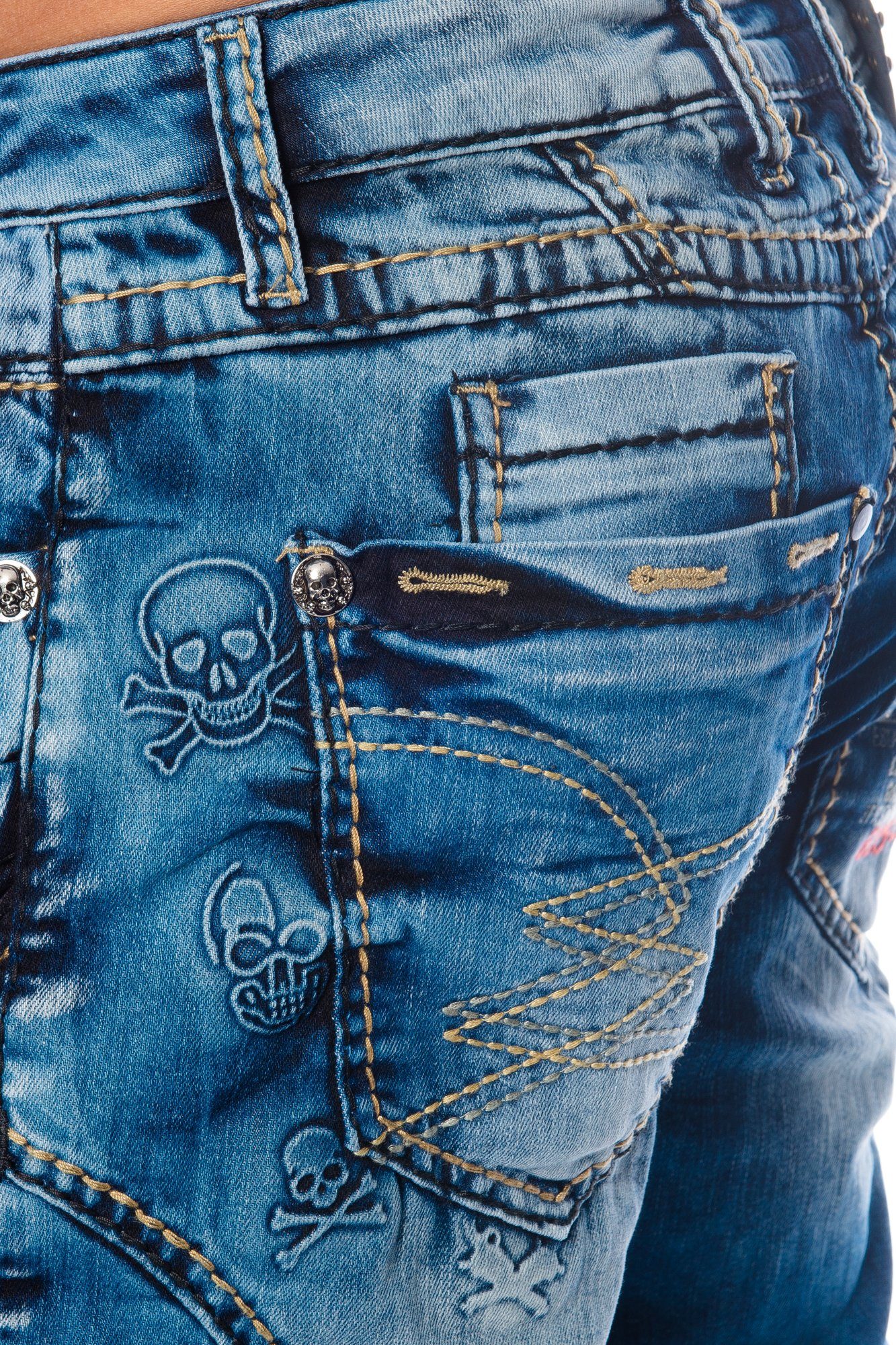Cipo & Baxx Slim-fit-Jeans Herren Jeans Hose mit stylischem Nahtdesign Jeanshose mit extravaganter Nahtstruktur und Branding