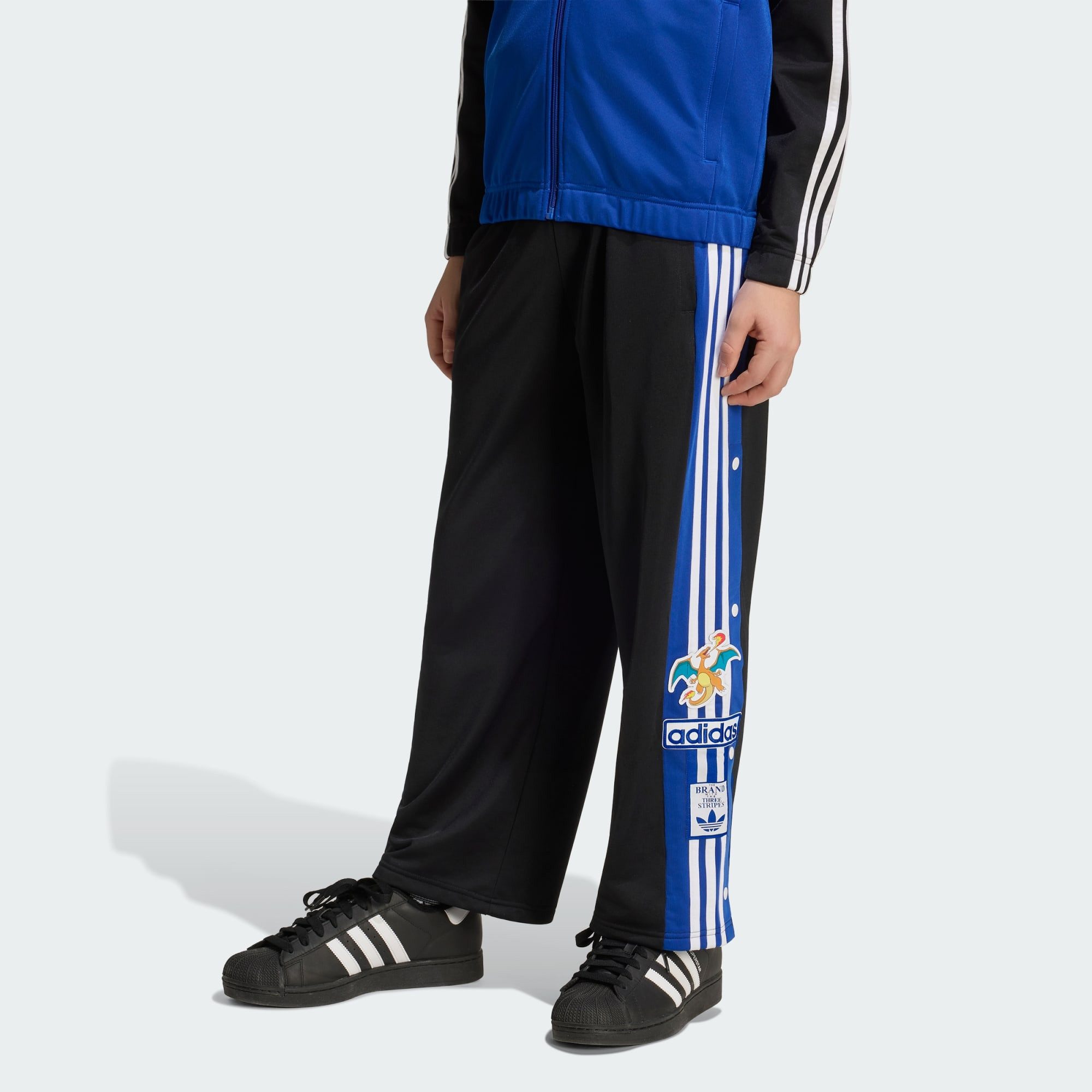 adidas Originals Trainingshose ADIDAS POKEMON ADIBREAK HOSE, LOCKER GESCHNITTEN (1-tlg)