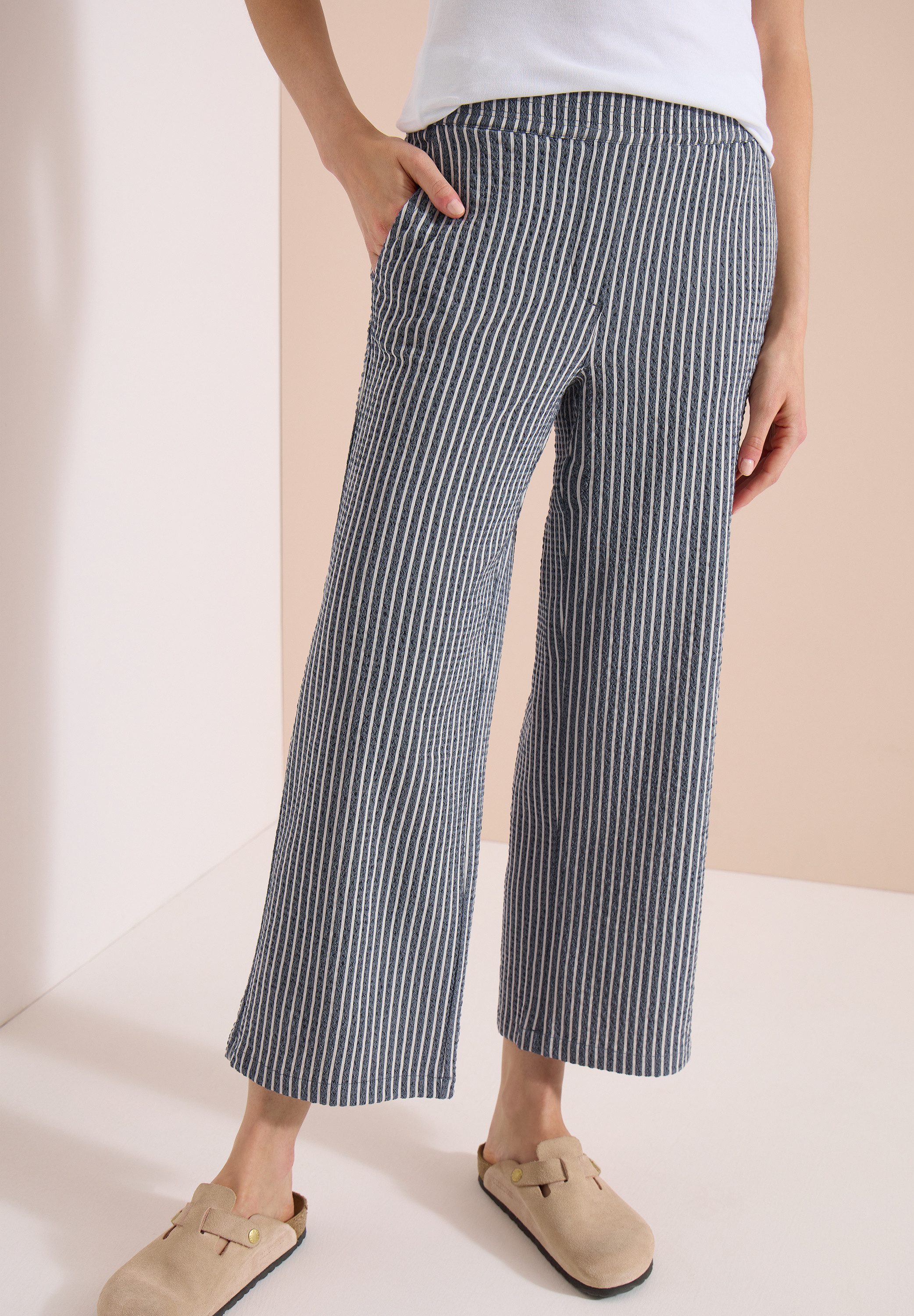 CECIL Stoffhose mit gestreiftem Seersucker-Look