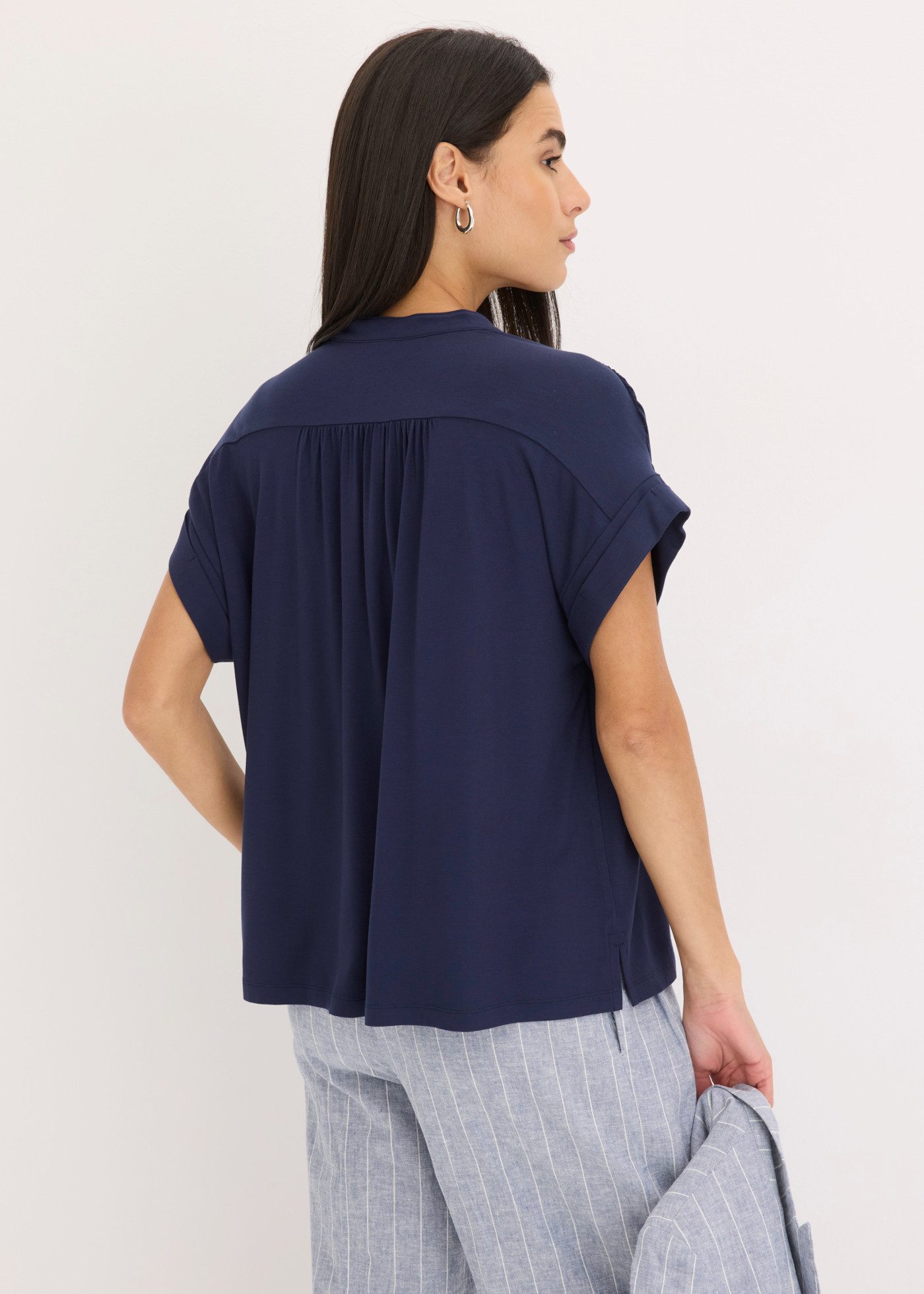 bonprix Blusenshirt aus Viskose, lässige Passform, Kurzarm, ohne Kragen, festlicher Stil