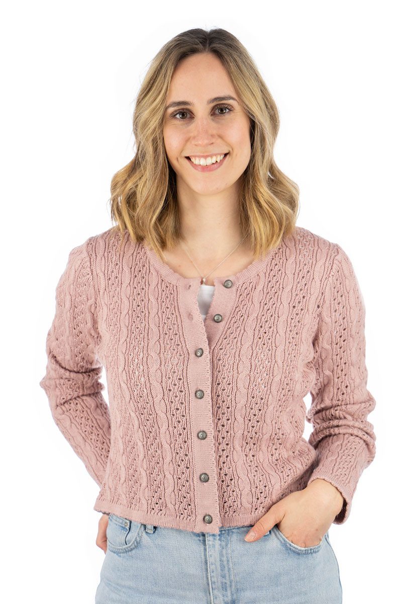 OS Trachten Strickjacke Gleki Trachtenjacke mit Zopfmuster und Rundhals, sehr kurz geschnitten