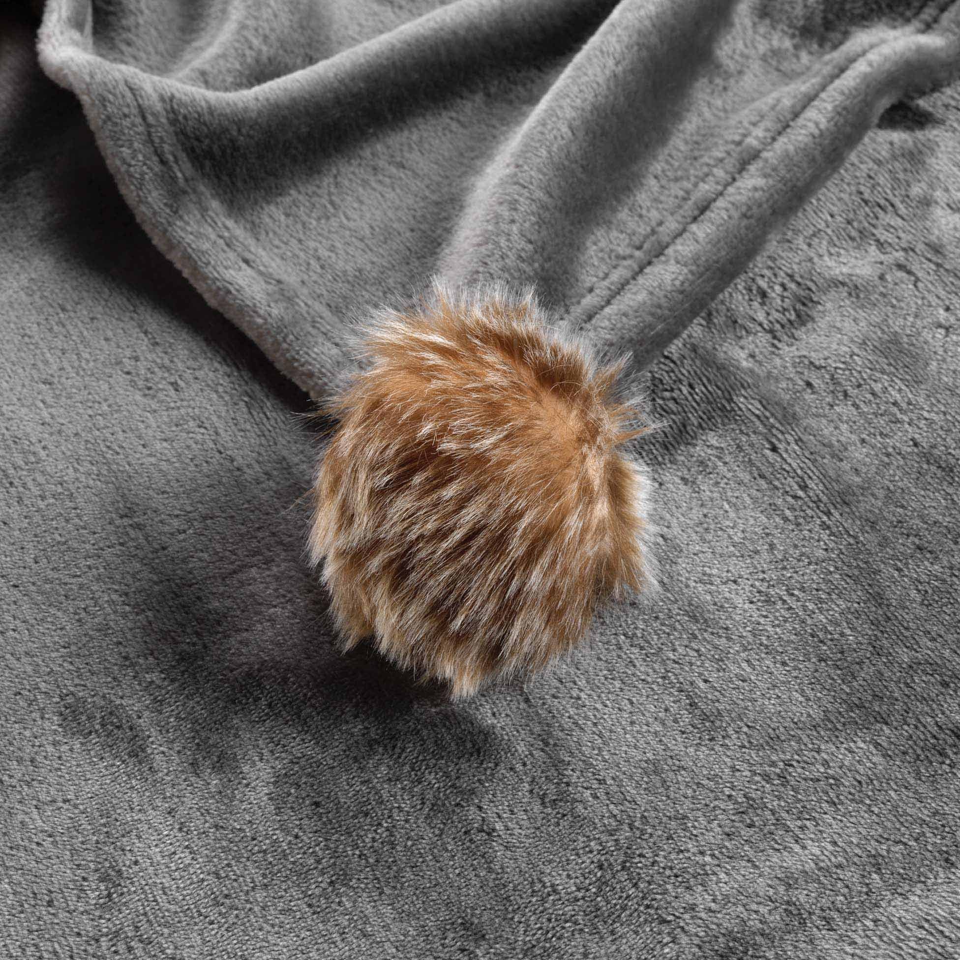 Douceur d'intérieur Tagesdecke Weiche Decke SNOWY, mit Pompons, kuschelig, 125 x 150 cm