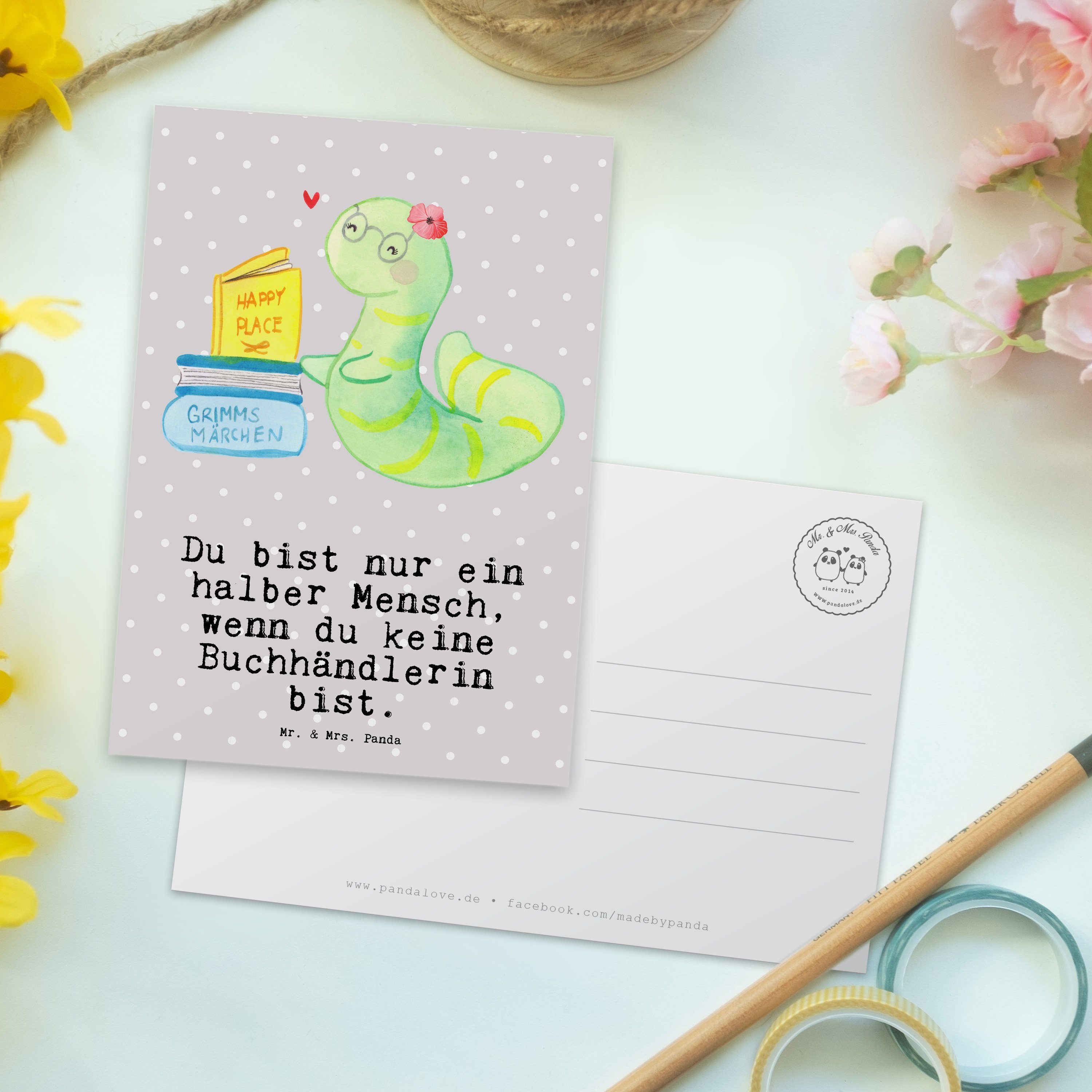 Grau Bibliot Panda Bücherwurm, Buchhändlerin - mit Geschenk, Herz & Mrs. - Postkarte Pastell Mr.