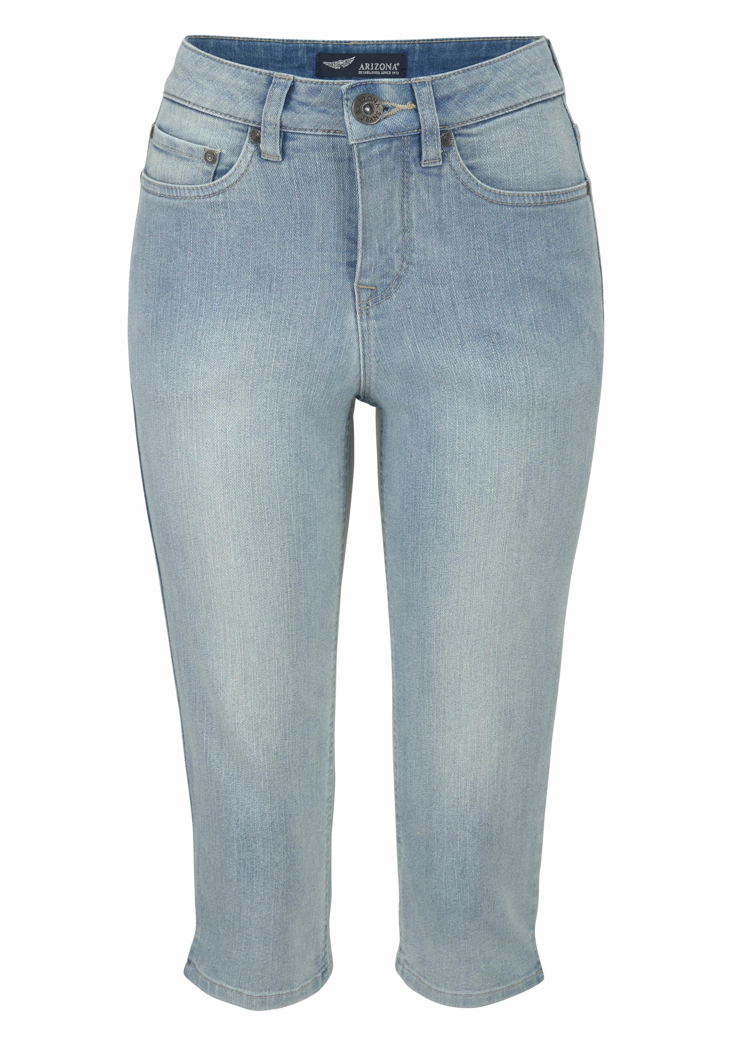 Caprijeans mit Schlitz am Saum