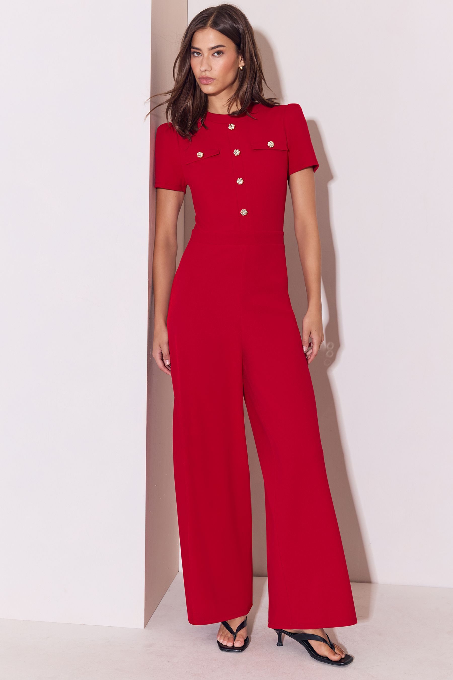 LIPSY Jumpsuit Lipsy Jumpsuit mit Uniformknöpfen, Petite (1-tlg)