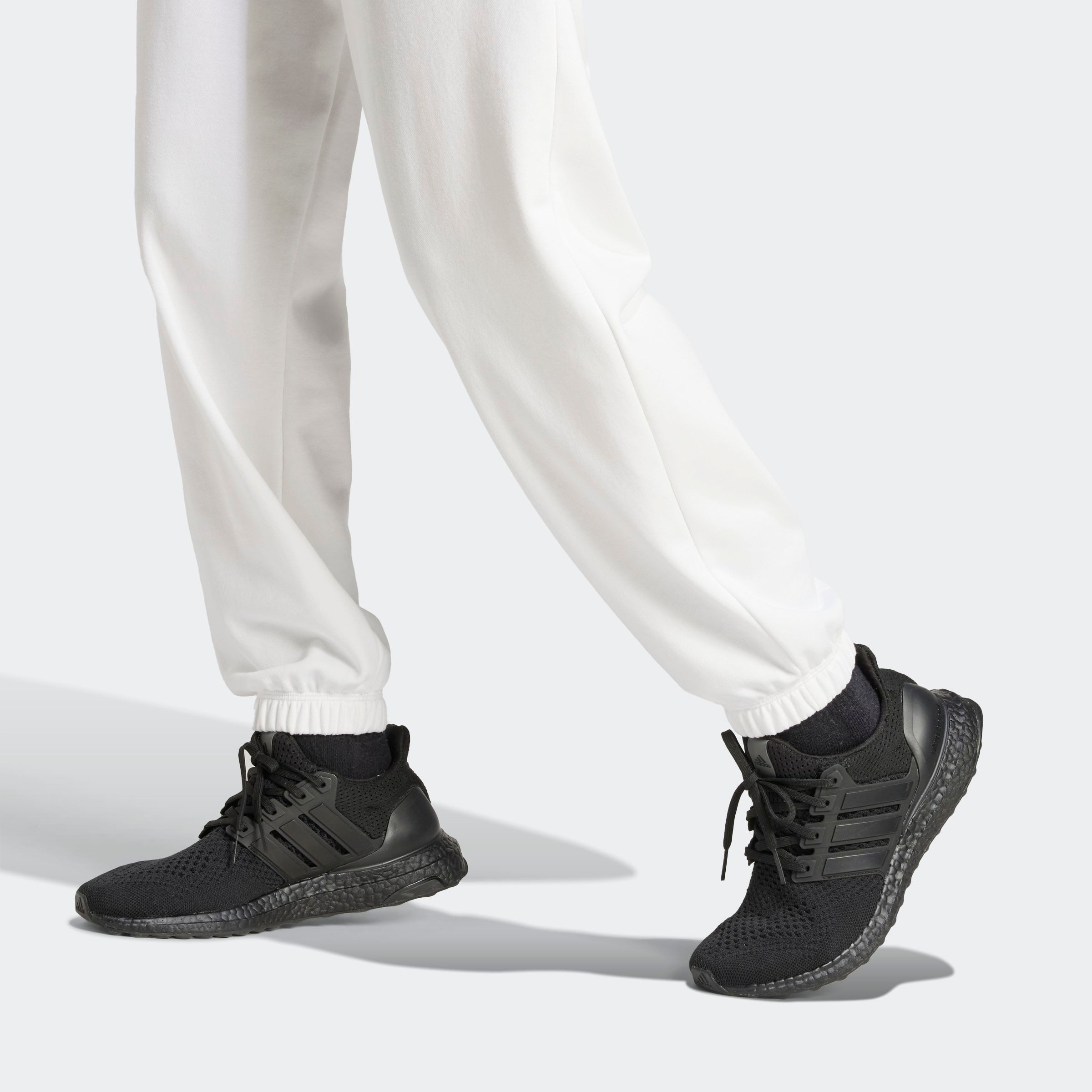 adidas Sportswear Sporthose ESSENTIALS SMALL LOGO FRENCH TERRY CUFFED Locker geschnitten, hoher Bund, aus weichem French Terry Material