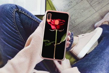 MuchoWow Handyhülle Eine rote Rose auf schwarzem Hintergrund, Handyhülle Samsung Galaxy A20e, Smartphone-Bumper, Print, Handy