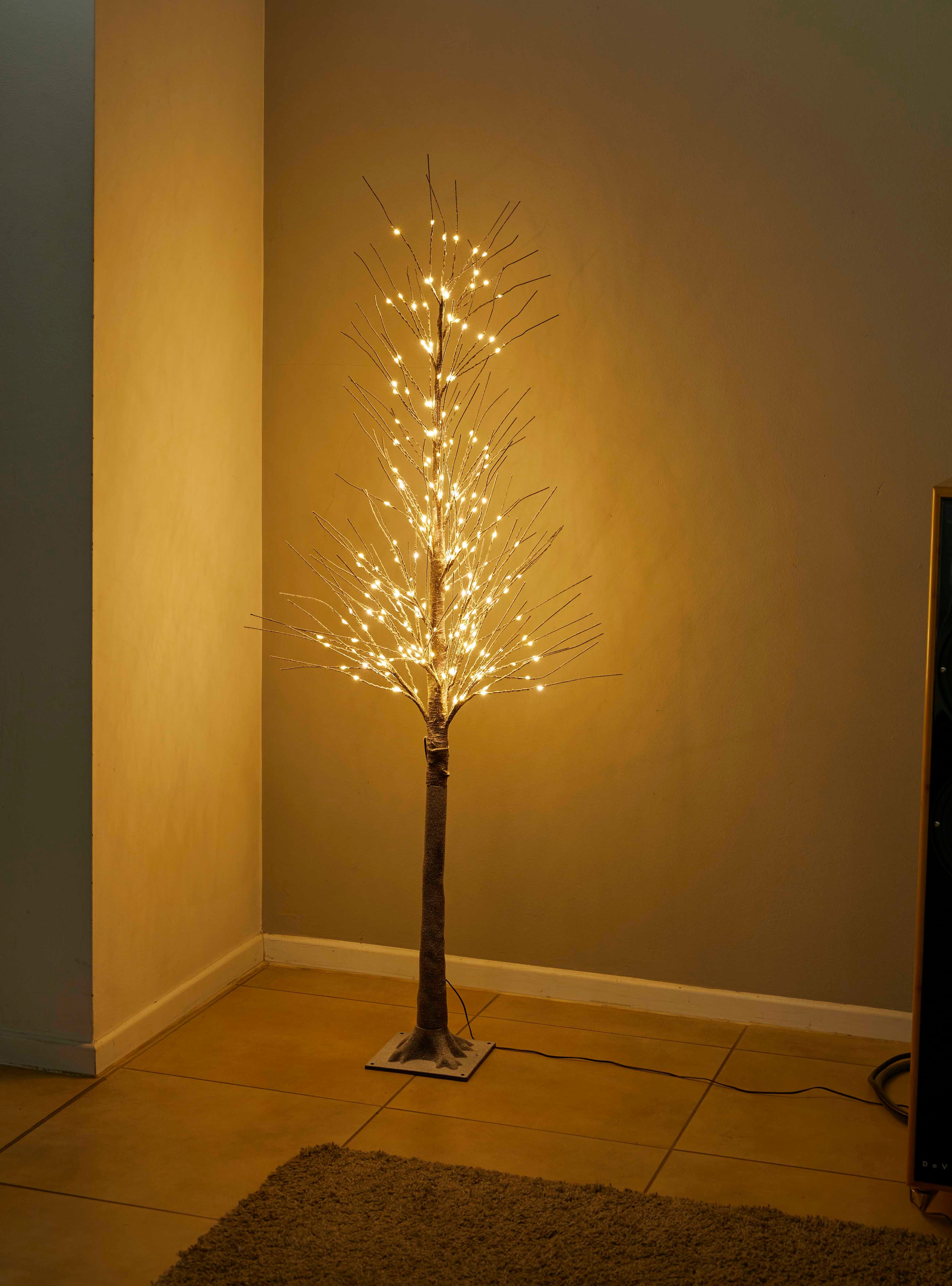 Northpoint LED Baum 150 cm Schneeverzierung 240 Warmweiße LEDs 5m Kabel & Timer-Funktion