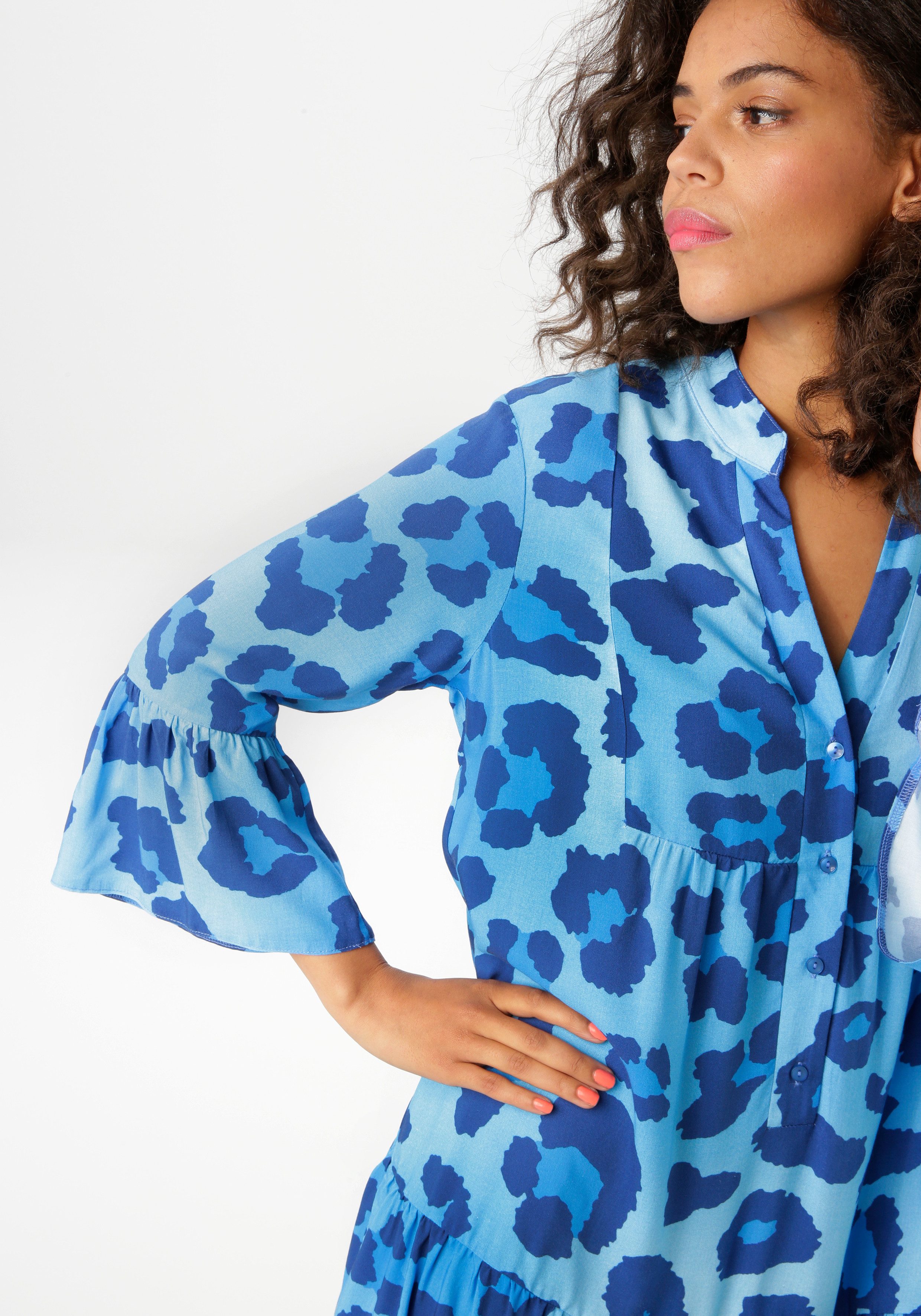 Aniston CASUAL Tunikakleid mit farbenfrohen, graphischen Blüten bedruckt