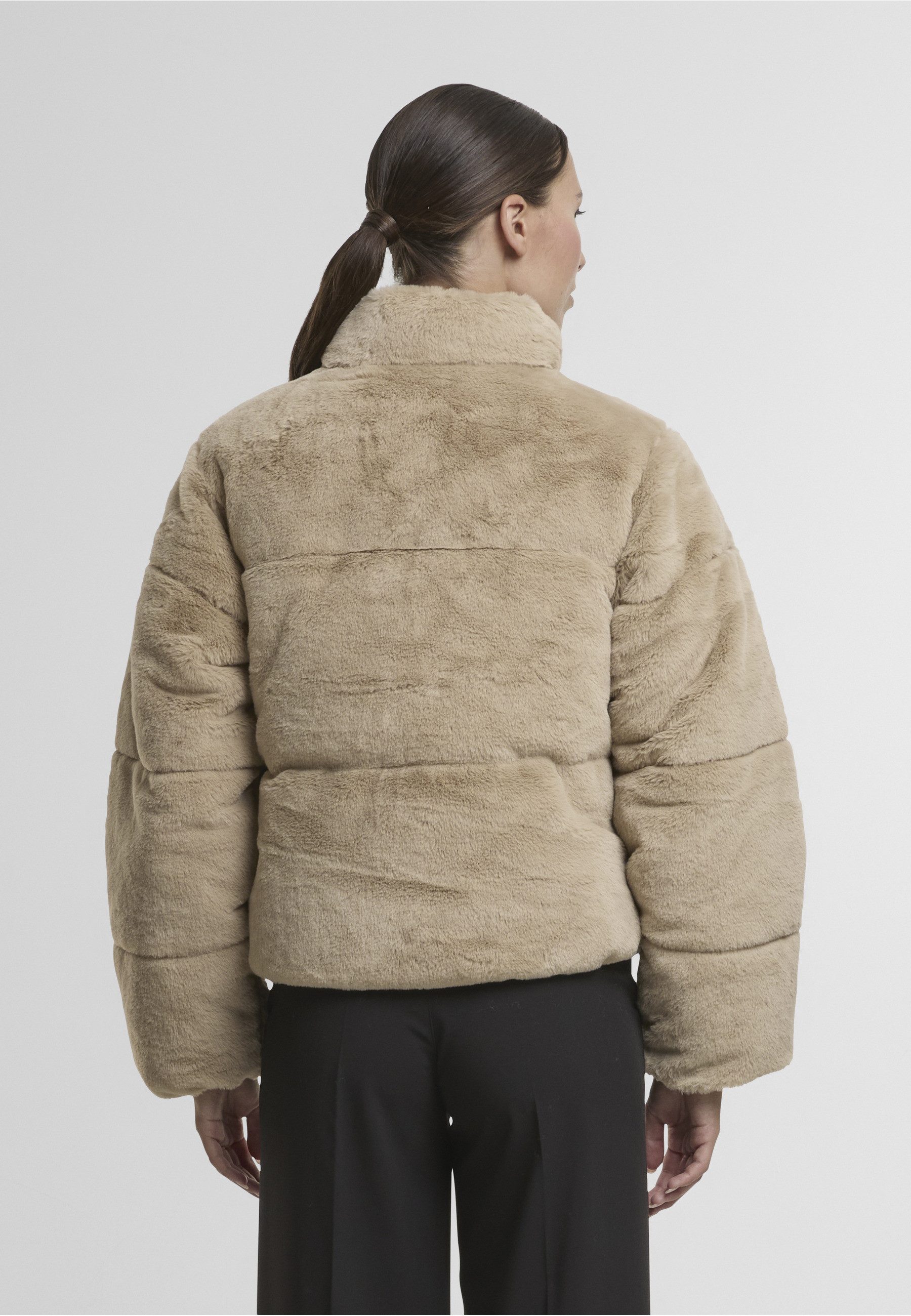 URBAN CLASSICS Winterjacke Urban Classics Ladies Short Faux Fur Puffer Jacket (1-St) – Bild 4 von 5