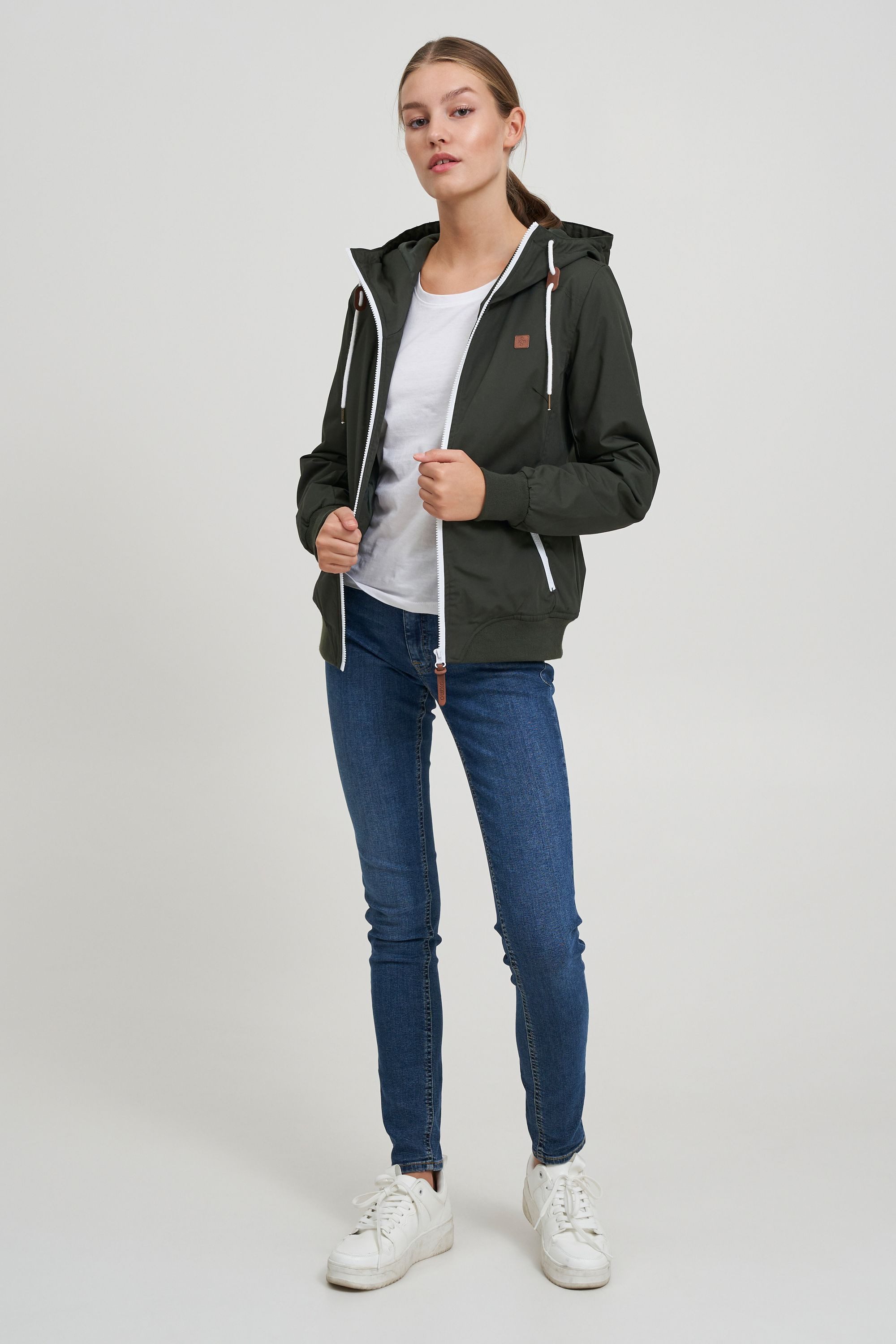 OXMO Kurzjacke OXTila Übergangsjacke mit kontrastfarbenem Reißverschluss günstig online kaufen