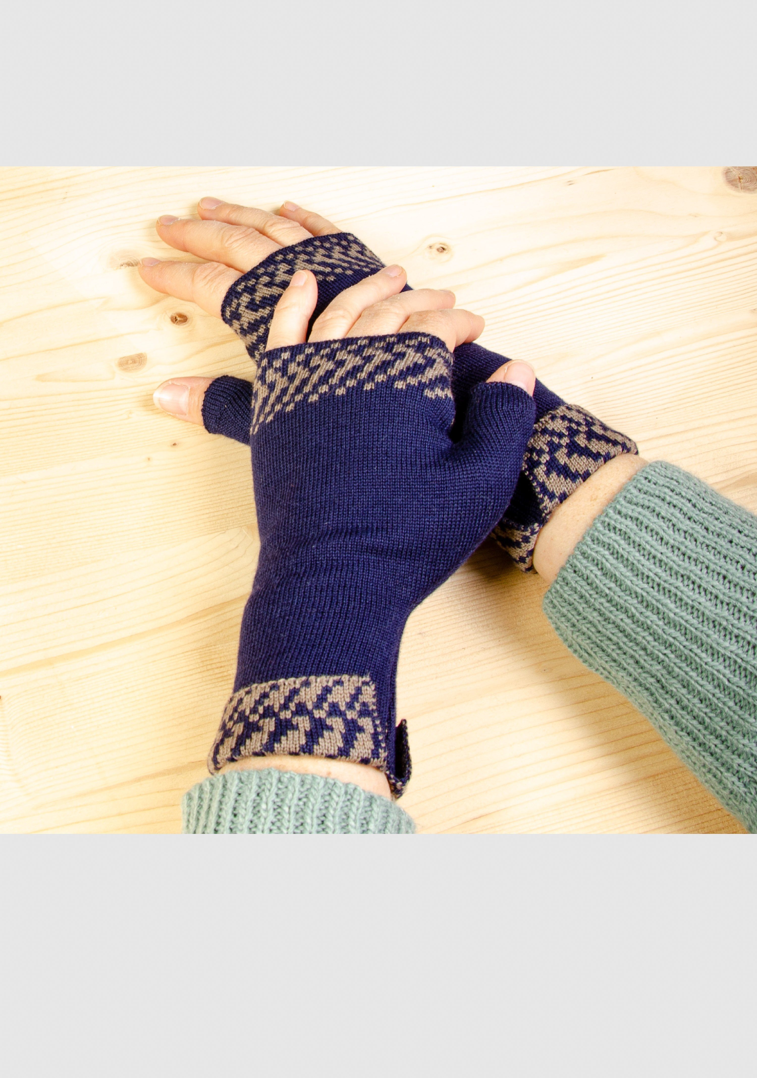 LANARTO slow fashion Strickhandschuhe Merino Handwärmer Pixel in vielen Farben aus 100% Merino extrasoft nacht_taupe | Strickhandschuhe