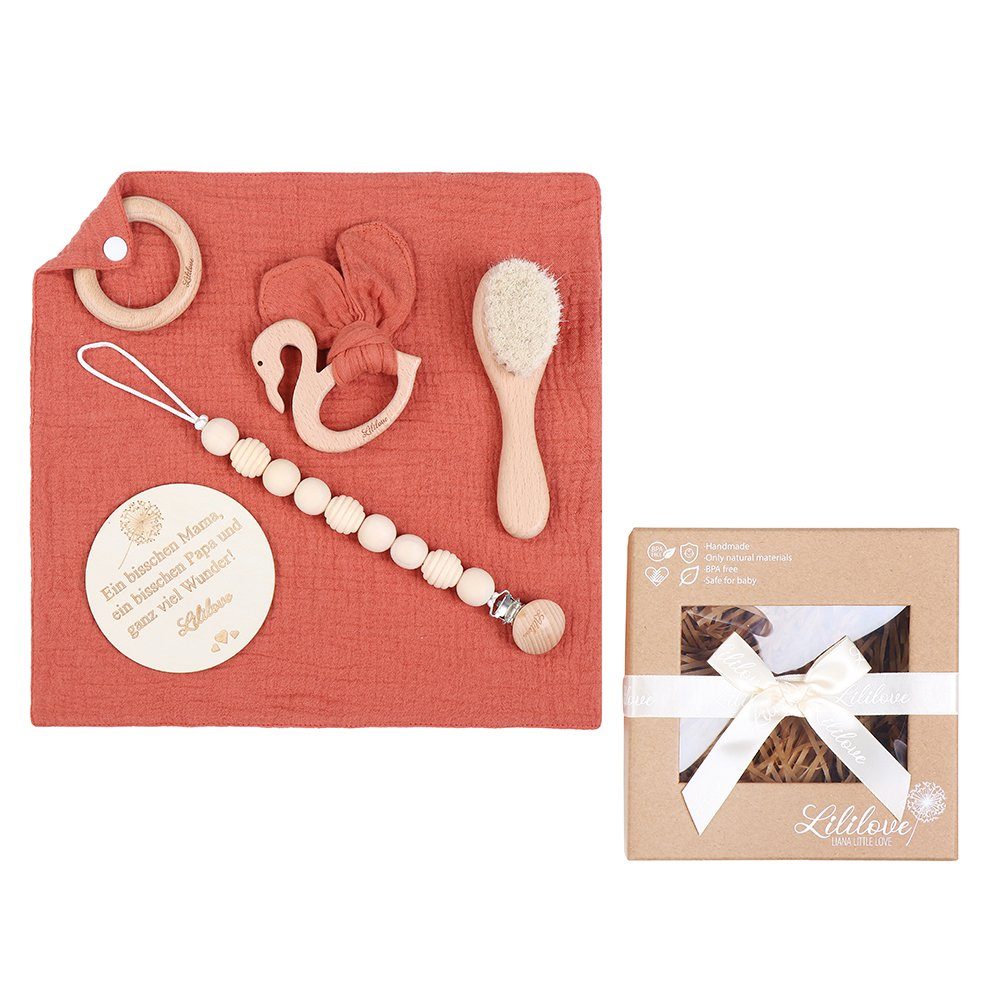 Lililove Geschenkset Neugeborenen-Geschenkset Schmuse Box, rost (Geschenkset, 5- teilig, 5-tlg., Babybürste: 15x4cm., Greif/Beißring: 8x8cm., Kette: 30cm, Tuch: 30x30cm) Süßes Geschenkset, 5-teilig, zertifizierte Materialien