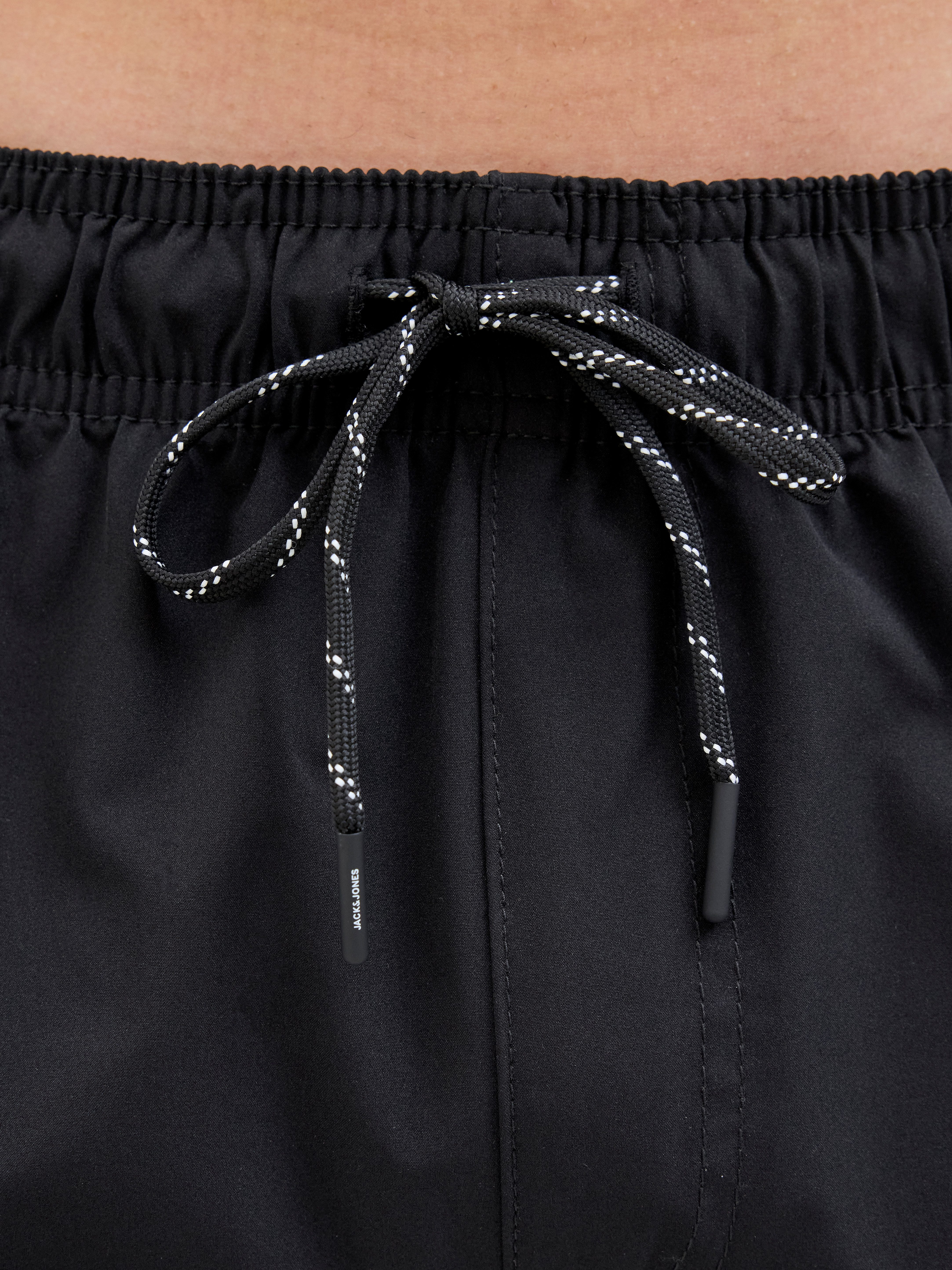 Jack & Jones Badeshorts JPSTMAUI Badeshort mit elastischem Bund und normalem Schnitt unifarben, modisch, slim fit, Polyester