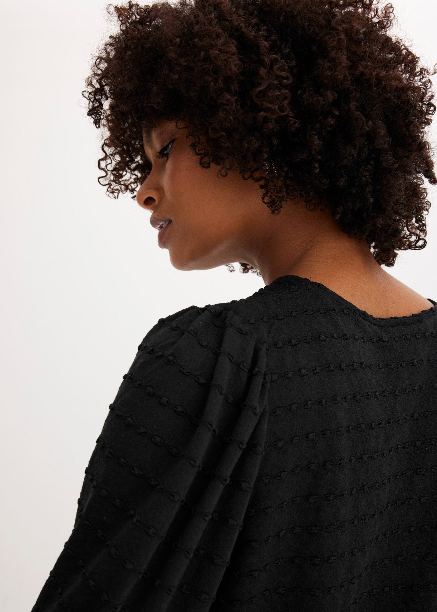bonprix Tunikashirt Oversize-Passform, ohne Kragen, aus Polyester, Viskose und Elasthan