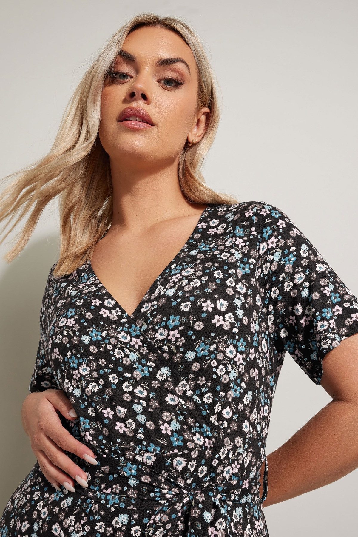 Stil Diva Minikleid Maxikleid mit V-Ausschnitt, kurzen Ärmeln und Gürtel in günstig online kaufen