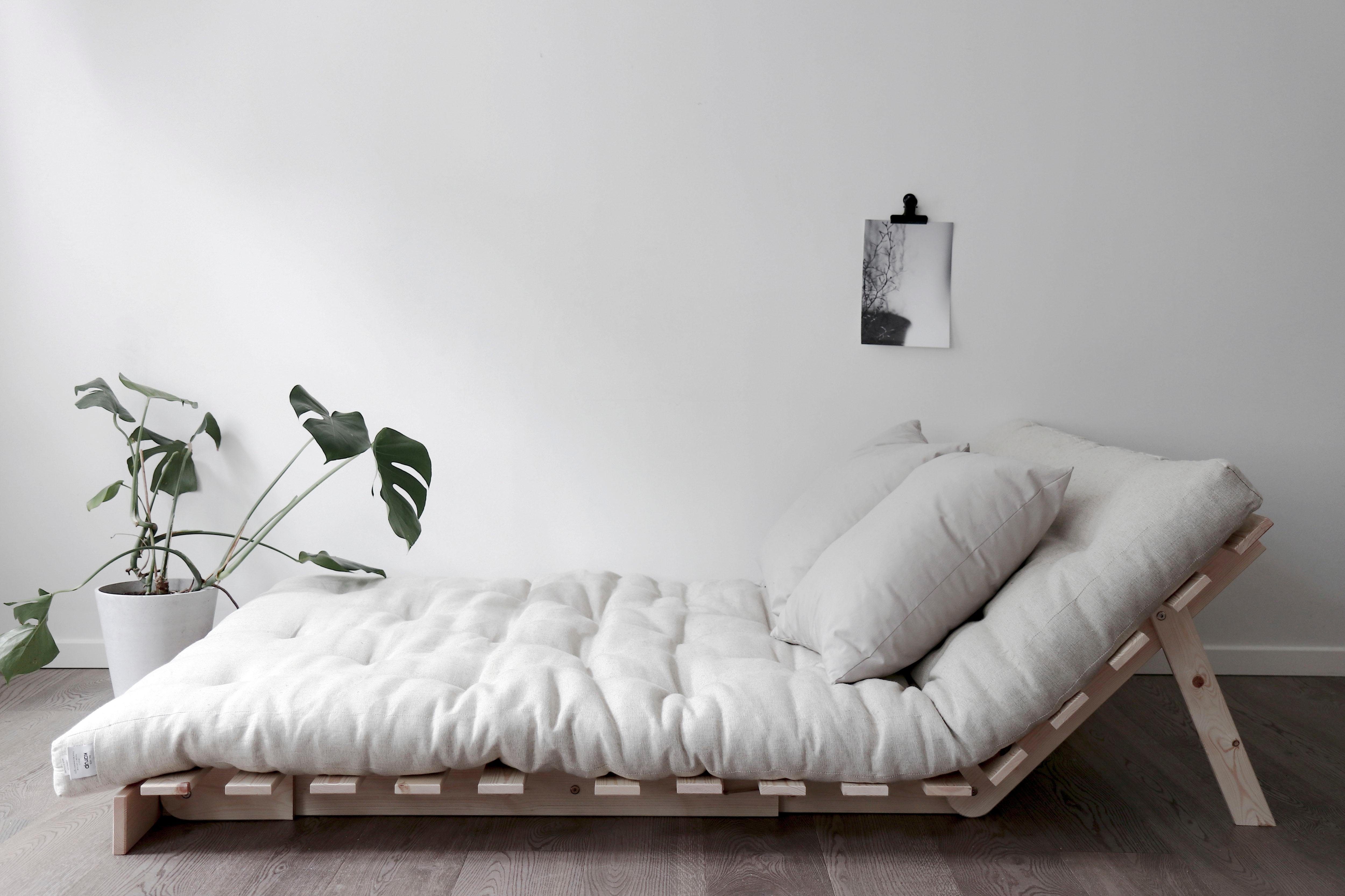 Karup Design Daybett Roots Sofa Bed, Schlafsofa, Bettfunktion, FSC®-Massivholz, Inkl. Futonmatratze, Made in Europe, langlebig, B: 140 oder 160 cm