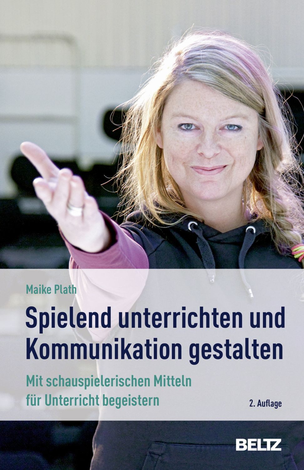 »Spielend« unterrichten und Kommunikation gestalten Mit schauspieleris / Maike Plath