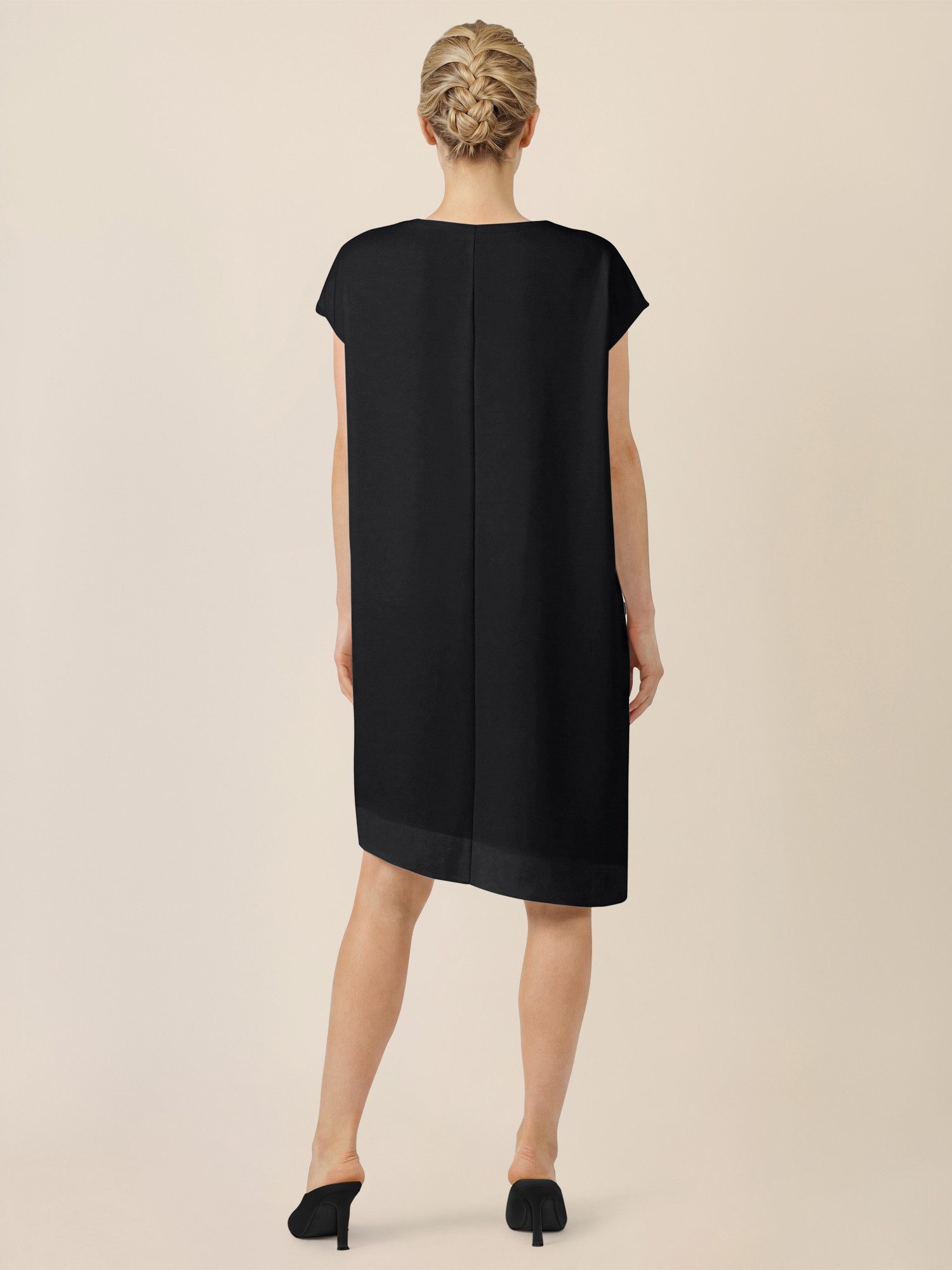 Apart Brautkleid mit asymmetrischem Saum